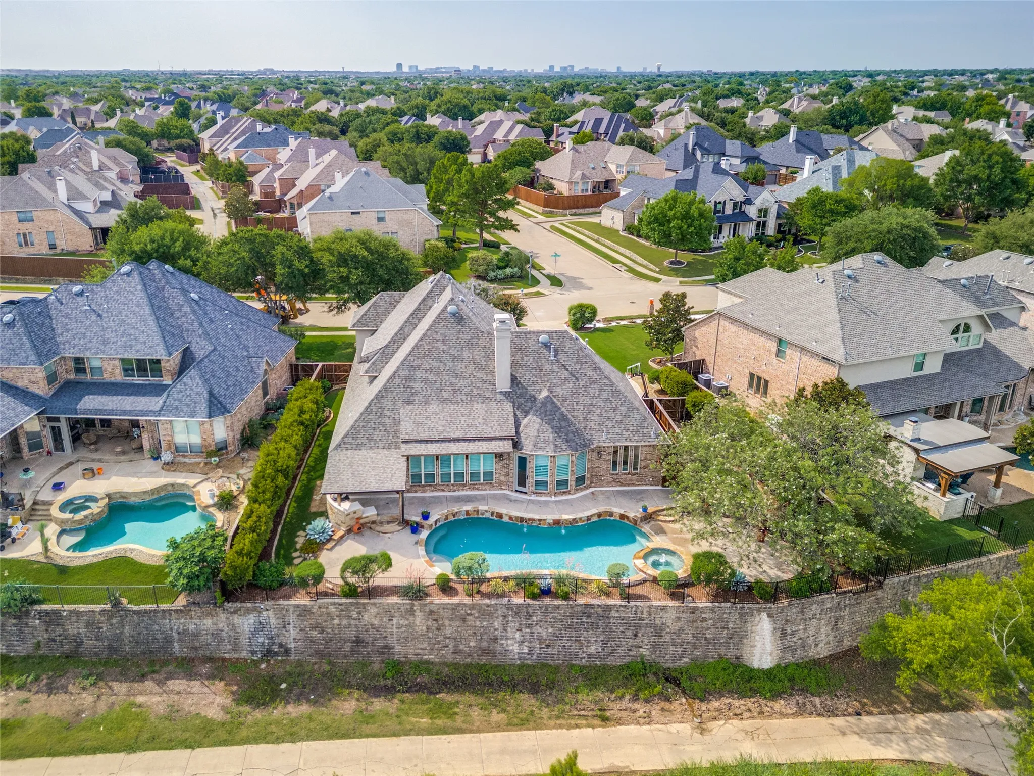 Single Family Residence For Sale in Denton County , 11733 Bent Creek Trail, Frisco, Texas 75033, 4 Bedroom, 4 Bathroom, 3 Garage spaces, 3,942 Sqft, built in 2002, mls#21278488, Real Estate Agent in Frisco, Homes For Sale in Denton county, Homes For Sale in Frisco, Realtor in Frisco Texas, Real Estate Brokerage Independent Realty Texas, Luminita Cordes Realtor