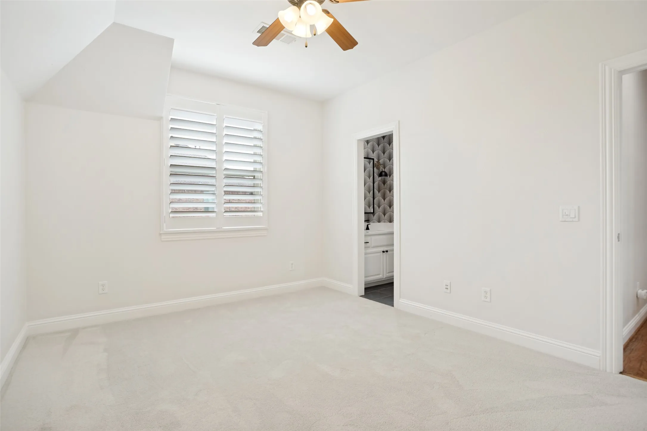 Single Family Residence For Sale in Denton County , 11733 Bent Creek Trail, Frisco, Texas 75033, 4 Bedroom, 4 Bathroom, 3 Garage spaces, 3,942 Sqft, built in 2002, mls#21278488, Real Estate Agent in Frisco, Homes For Sale in Denton county, Homes For Sale in Frisco, Realtor in Frisco Texas, Real Estate Brokerage Independent Realty Texas, Luminita Cordes Realtor