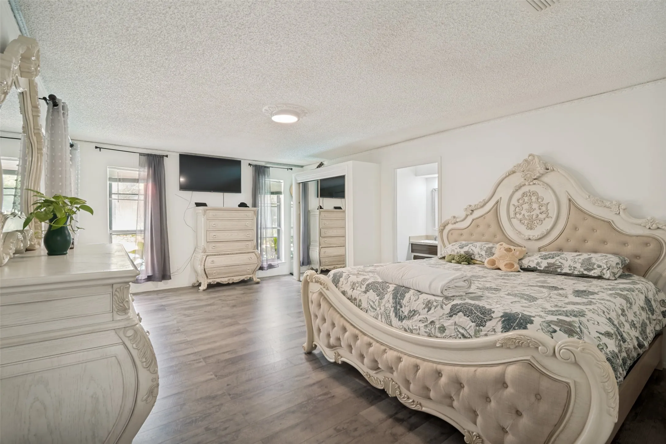 Single Family Residence For Sale in Dallas County , 1217 Gardengate Circle, Garland, Texas 75043, 4 Bedroom, 2 Bathroom, Garage spaces, 2,299 Sqft, built in 1976, mls#21277214, Real Estate Agent in Garland, Homes For Sale in Dallas county, Homes For Sale in Garland, Realtor in Garland Texas, Real Estate Brokerage Independent Realty Texas, Luminita Cordes Realtor