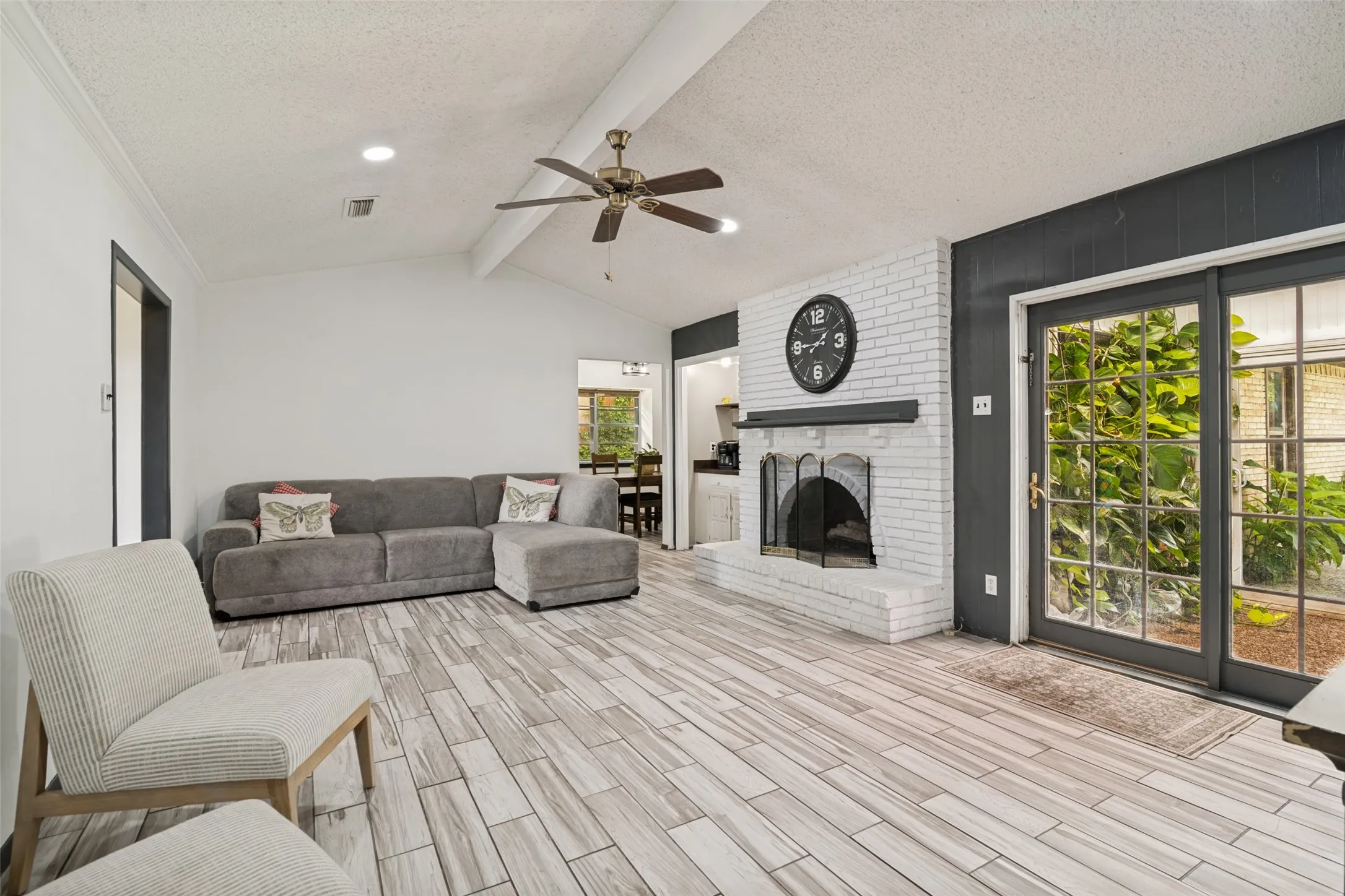 Single Family Residence For Sale in Dallas County , 1217 Gardengate Circle, Garland, Texas 75043, 4 Bedroom, 2 Bathroom, Garage spaces, 2,299 Sqft, built in 1976, mls#21277214, Real Estate Agent in Garland, Homes For Sale in Dallas county, Homes For Sale in Garland, Realtor in Garland Texas, Real Estate Brokerage Independent Realty Texas, Luminita Cordes Realtor