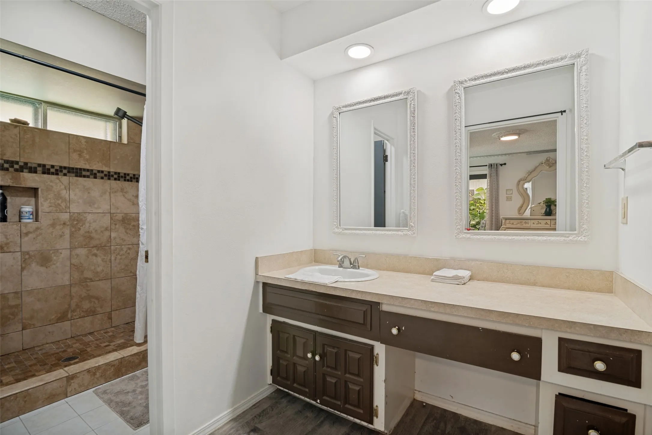 Single Family Residence For Sale in Dallas County , 1217 Gardengate Circle, Garland, Texas 75043, 4 Bedroom, 2 Bathroom, Garage spaces, 2,299 Sqft, built in 1976, mls#21277214, Real Estate Agent in Garland, Homes For Sale in Dallas county, Homes For Sale in Garland, Realtor in Garland Texas, Real Estate Brokerage Independent Realty Texas, Luminita Cordes Realtor