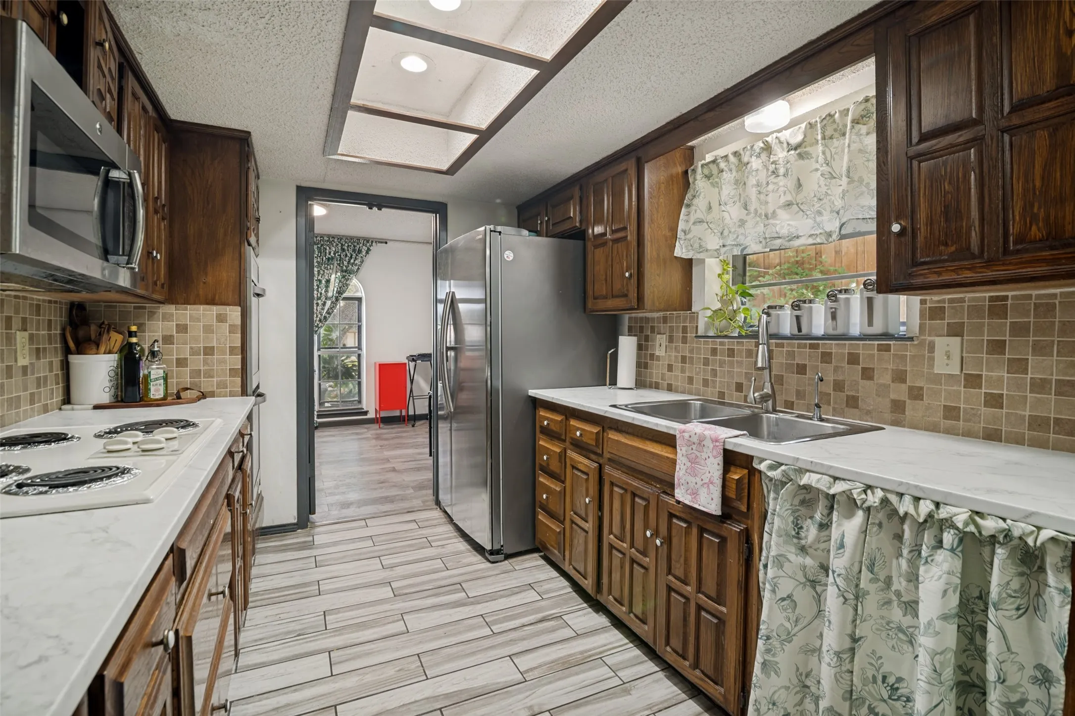 Single Family Residence For Sale in Dallas County , 1217 Gardengate Circle, Garland, Texas 75043, 4 Bedroom, 2 Bathroom, Garage spaces, 2,299 Sqft, built in 1976, mls#21277214, Real Estate Agent in Garland, Homes For Sale in Dallas county, Homes For Sale in Garland, Realtor in Garland Texas, Real Estate Brokerage Independent Realty Texas, Luminita Cordes Realtor