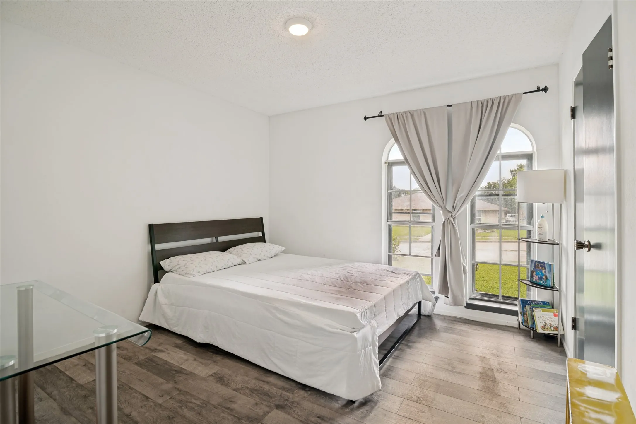 Single Family Residence For Sale in Dallas County , 1217 Gardengate Circle, Garland, Texas 75043, 4 Bedroom, 2 Bathroom, Garage spaces, 2,299 Sqft, built in 1976, mls#21277214, Real Estate Agent in Garland, Homes For Sale in Dallas county, Homes For Sale in Garland, Realtor in Garland Texas, Real Estate Brokerage Independent Realty Texas, Luminita Cordes Realtor