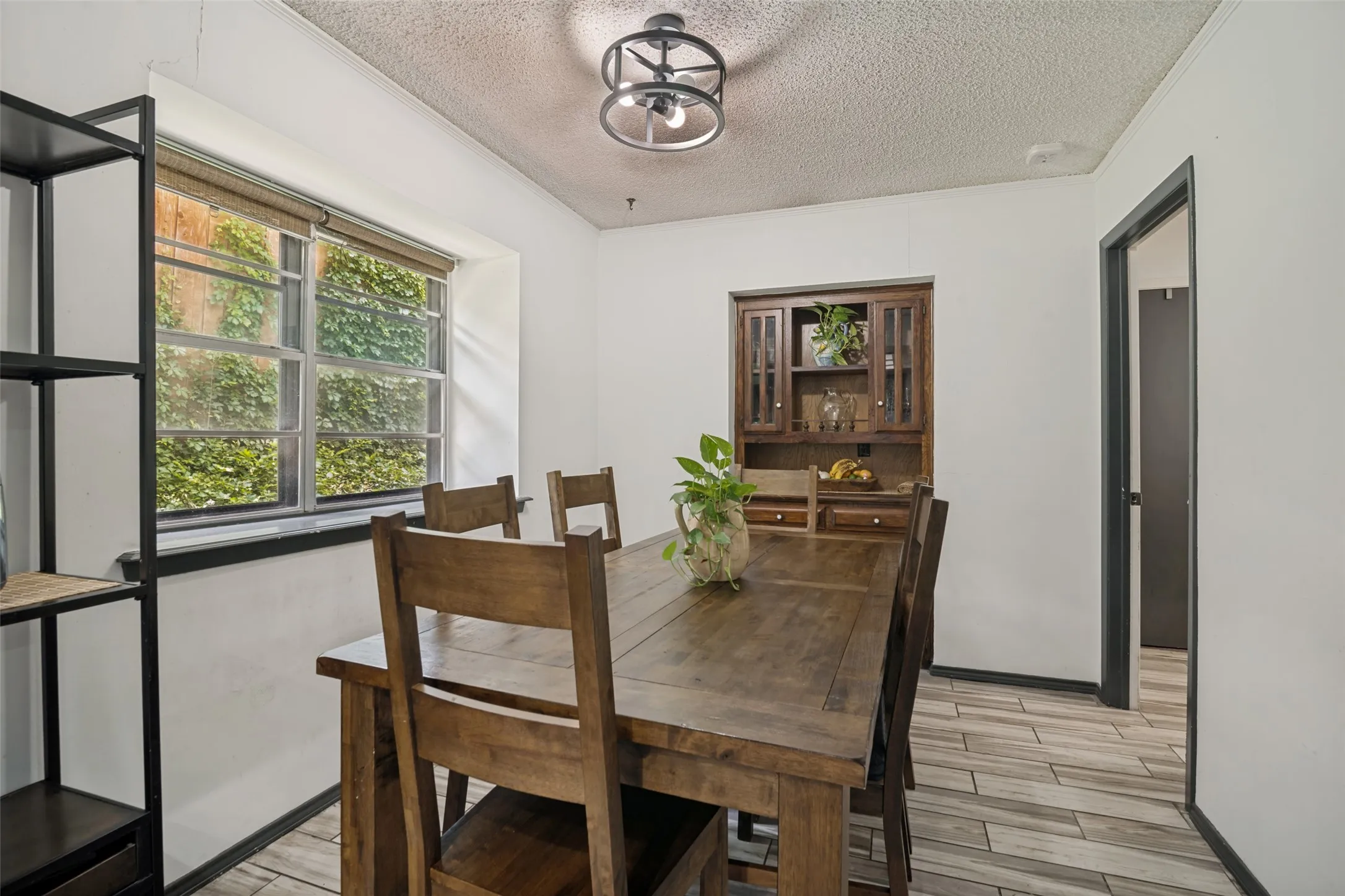 Single Family Residence For Sale in Dallas County , 1217 Gardengate Circle, Garland, Texas 75043, 4 Bedroom, 2 Bathroom, Garage spaces, 2,299 Sqft, built in 1976, mls#21277214, Real Estate Agent in Garland, Homes For Sale in Dallas county, Homes For Sale in Garland, Realtor in Garland Texas, Real Estate Brokerage Independent Realty Texas, Luminita Cordes Realtor