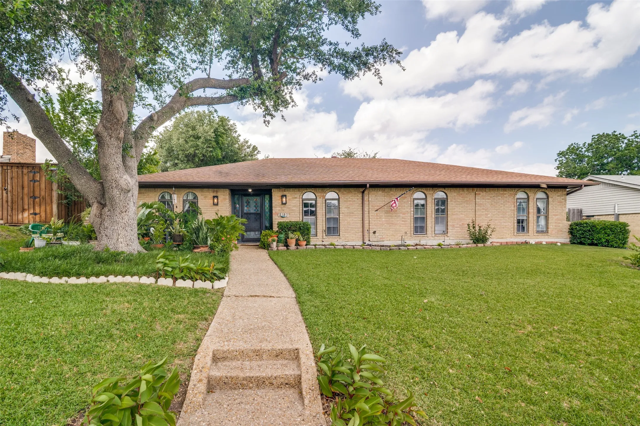 Single Family Residence For Sale in Dallas County , 1217 Gardengate Circle, Garland, Texas 75043, 4 Bedroom, 2 Bathroom, Garage spaces, 2,299 Sqft, built in 1976, mls#21277214, Real Estate Agent in Garland, Homes For Sale in Dallas county, Homes For Sale in Garland, Realtor in Garland Texas, Real Estate Brokerage Independent Realty Texas, Luminita Cordes Realtor