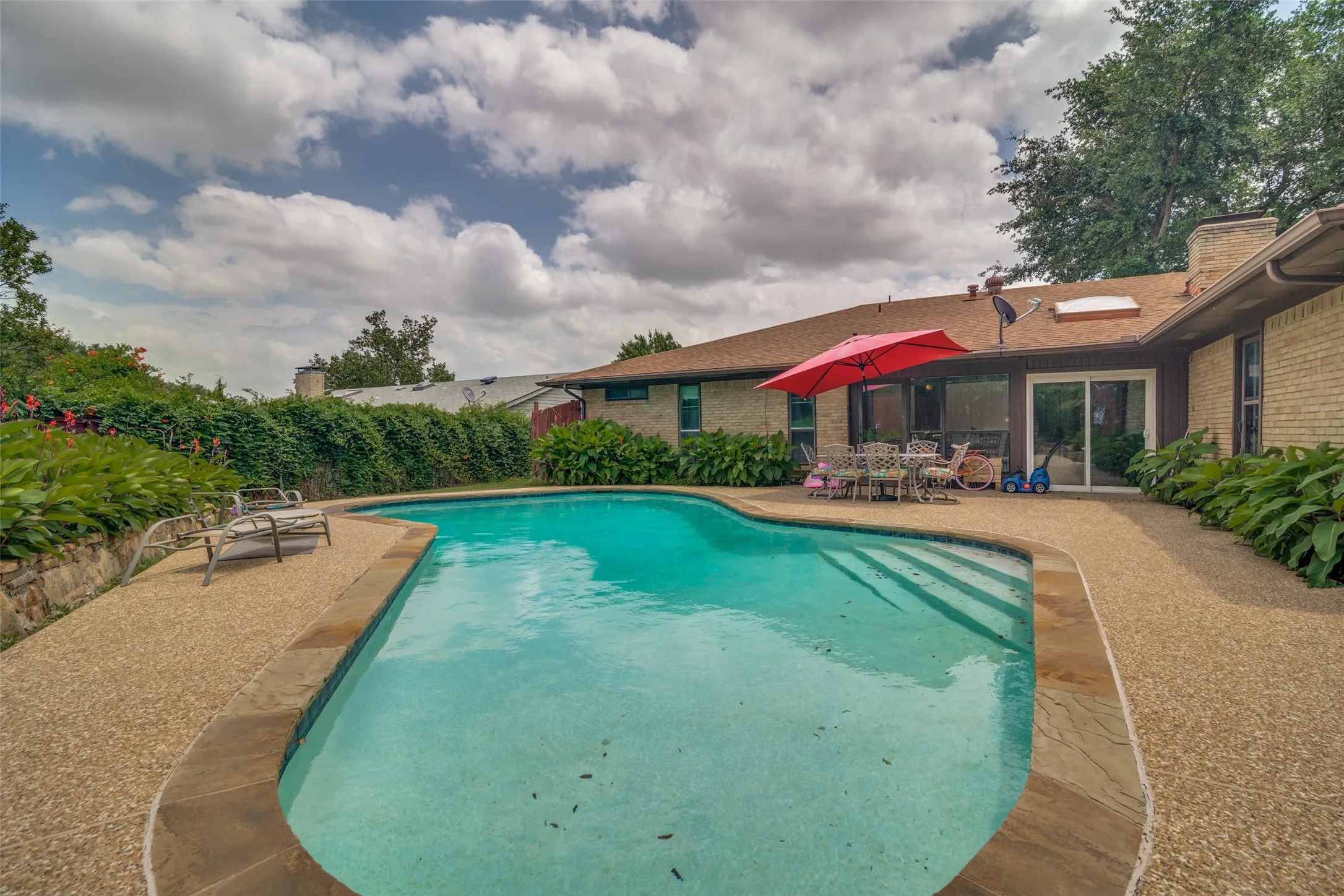 Single Family Residence For Sale in Dallas County , 1217 Gardengate Circle, Garland, Texas 75043, 4 Bedroom, 2 Bathroom, Garage spaces, 2,299 Sqft, built in 1976, mls#21277214, Real Estate Agent in Garland, Homes For Sale in Dallas county, Homes For Sale in Garland, Realtor in Garland Texas, Real Estate Brokerage Independent Realty Texas, Luminita Cordes Realtor