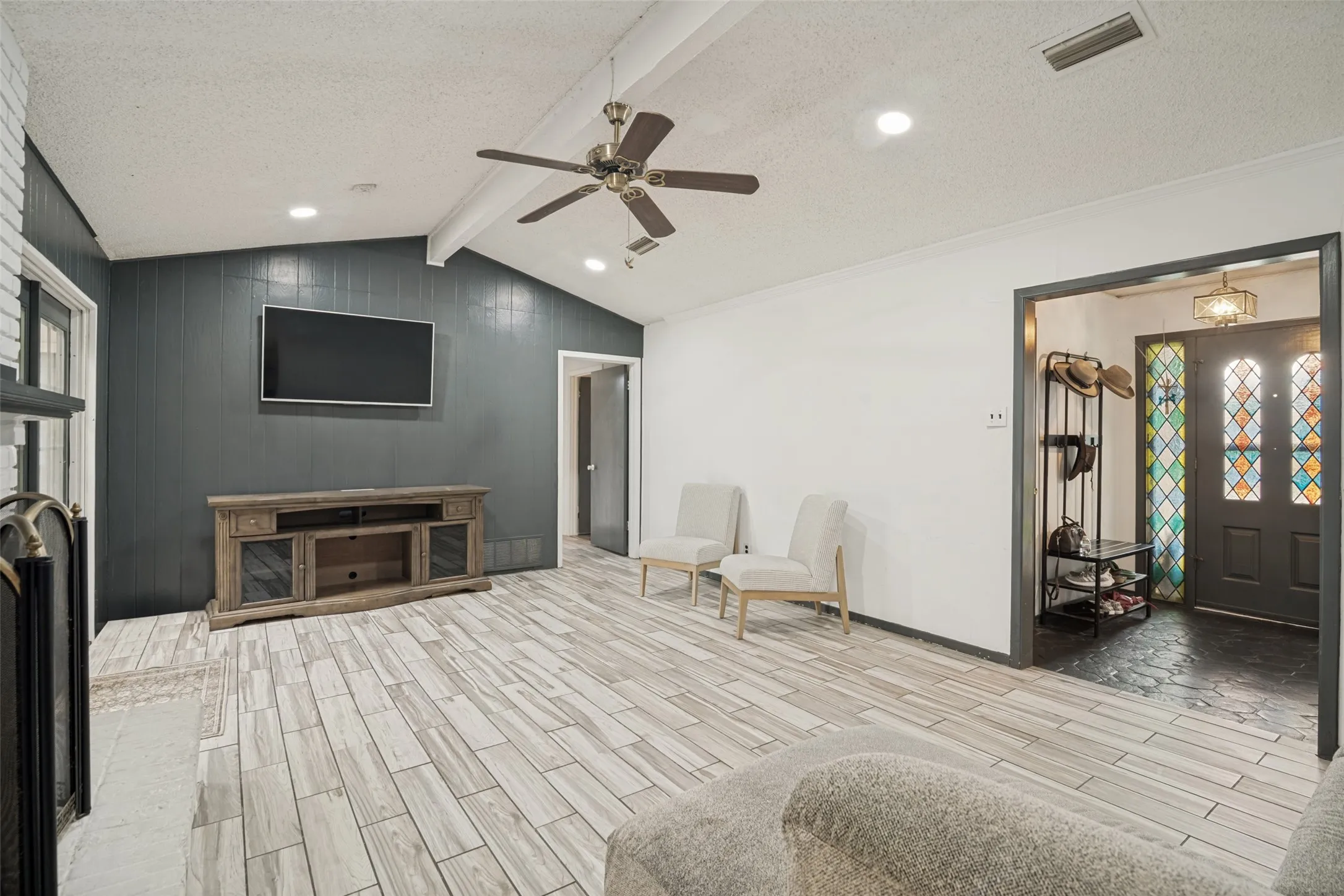 Single Family Residence For Sale in Dallas County , 1217 Gardengate Circle, Garland, Texas 75043, 4 Bedroom, 2 Bathroom, Garage spaces, 2,299 Sqft, built in 1976, mls#21277214, Real Estate Agent in Garland, Homes For Sale in Dallas county, Homes For Sale in Garland, Realtor in Garland Texas, Real Estate Brokerage Independent Realty Texas, Luminita Cordes Realtor
