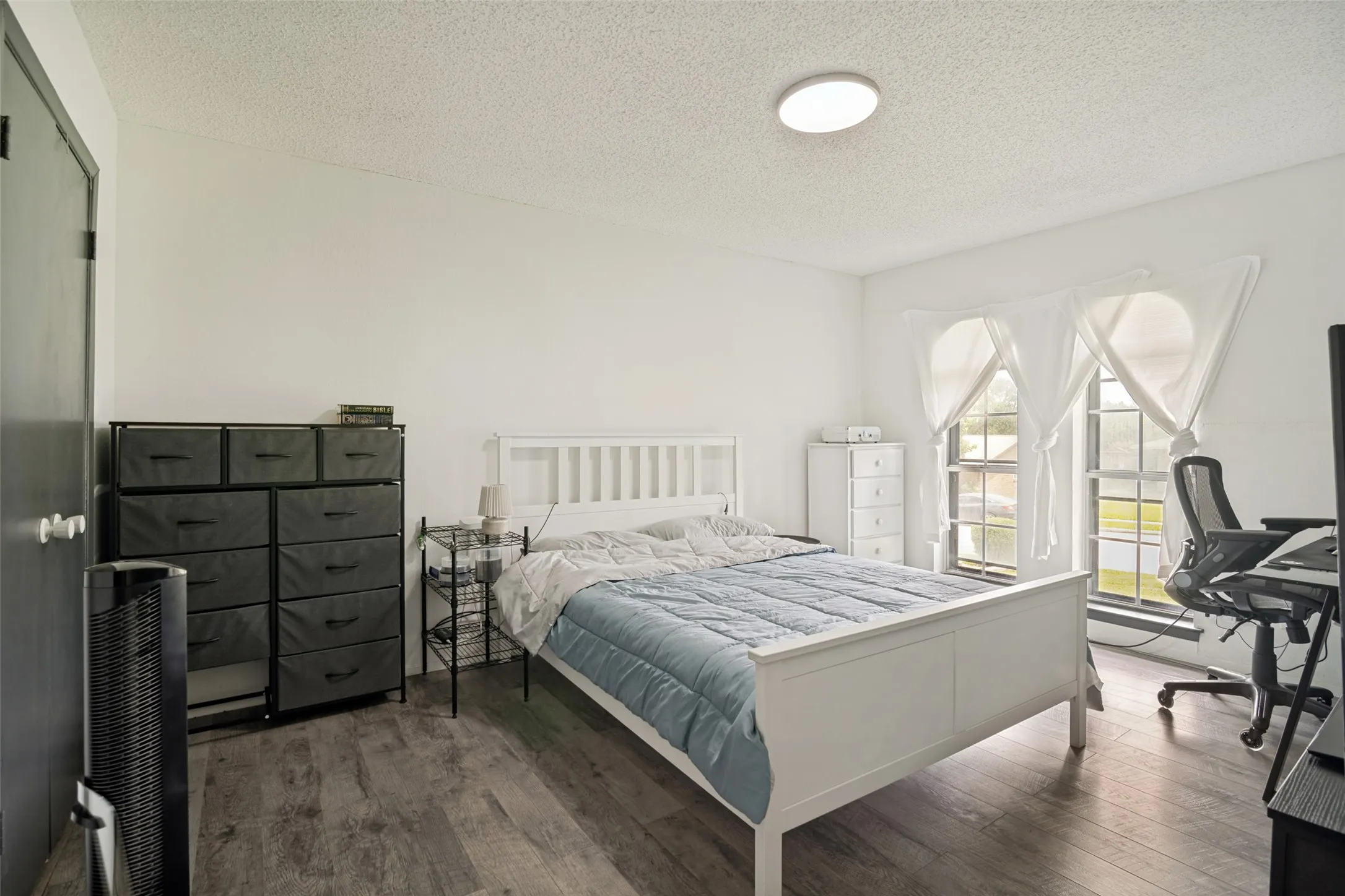 Single Family Residence For Sale in Dallas County , 1217 Gardengate Circle, Garland, Texas 75043, 4 Bedroom, 2 Bathroom, Garage spaces, 2,299 Sqft, built in 1976, mls#21277214, Real Estate Agent in Garland, Homes For Sale in Dallas county, Homes For Sale in Garland, Realtor in Garland Texas, Real Estate Brokerage Independent Realty Texas, Luminita Cordes Realtor