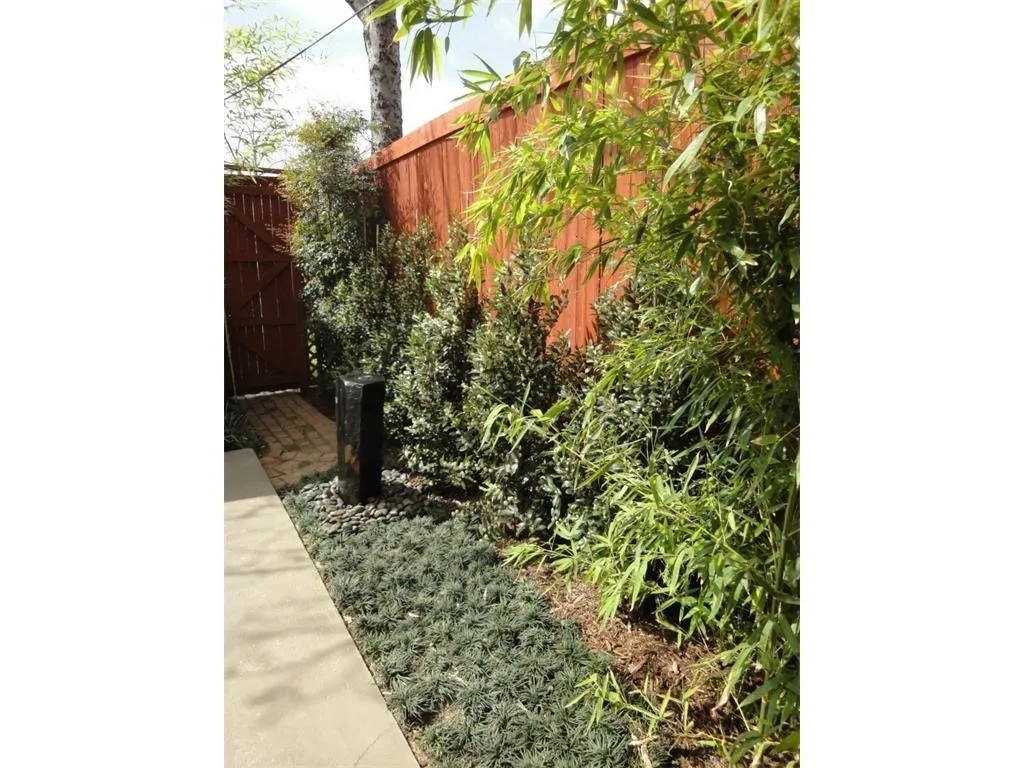 Single Family Residence For Rent in Dallas County , 6831 La Vista Drive, Dallas, Texas 75214, 3 Bedroom, 2 Bathroom, 2 Garage spaces, 1,541 Sqft, built in 1948, mls#21278499, Real Estate Agent in Dallas, Homes For Rent in Dallas county, Homes For Rent in Dallas, Realtor in Dallas Texas, Real Estate Brokerage Independent Realty Texas, Luminita Cordes Realtor