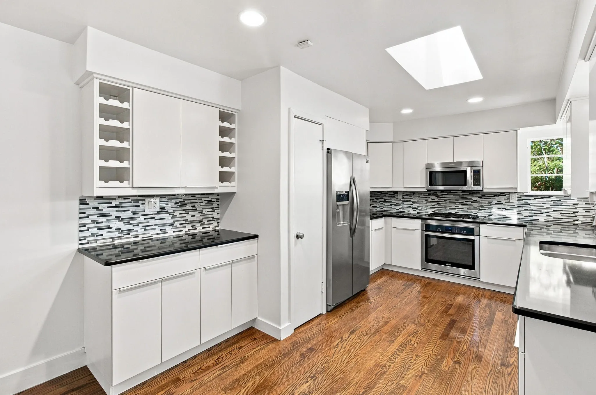 Single Family Residence For Rent in Dallas County , 6831 La Vista Drive, Dallas, Texas 75214, 3 Bedroom, 2 Bathroom, 2 Garage spaces, 1,541 Sqft, built in 1948, mls#21278499, Real Estate Agent in Dallas, Homes For Rent in Dallas county, Homes For Rent in Dallas, Realtor in Dallas Texas, Real Estate Brokerage Independent Realty Texas, Luminita Cordes Realtor