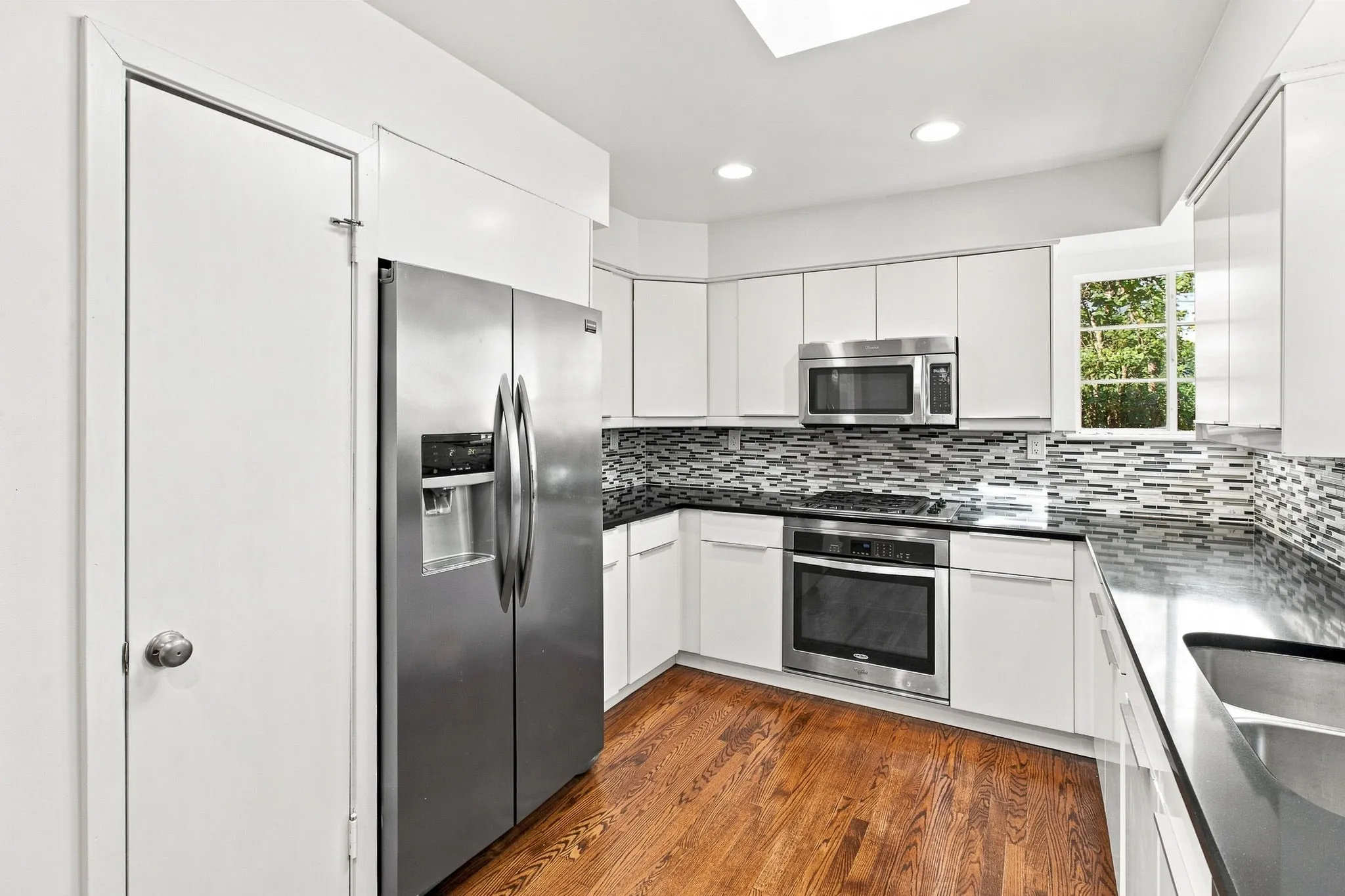 Single Family Residence For Rent in Dallas County , 6831 La Vista Drive, Dallas, Texas 75214, 3 Bedroom, 2 Bathroom, 2 Garage spaces, 1,541 Sqft, built in 1948, mls#21278499, Real Estate Agent in Dallas, Homes For Rent in Dallas county, Homes For Rent in Dallas, Realtor in Dallas Texas, Real Estate Brokerage Independent Realty Texas, Luminita Cordes Realtor