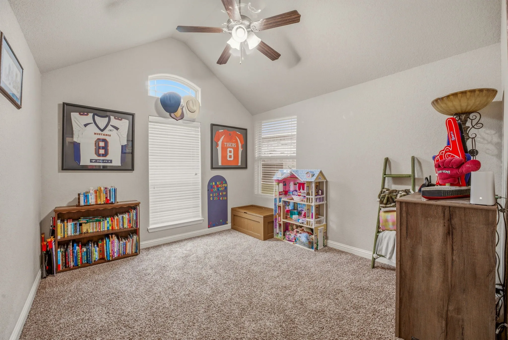 Single Family Residence For Sale in Hood County , 123 Donna Circle, Granbury, Texas 76049, 3 Bedroom, 2 Bathroom, 2 Garage spaces, 1,810 Sqft, built in 2017, mls#21277899, Real Estate Agent in Granbury, Homes For Sale in Hood county, Homes For Sale in Granbury, Realtor in Granbury Texas, Real Estate Brokerage Independent Realty Texas, Luminita Cordes Realtor