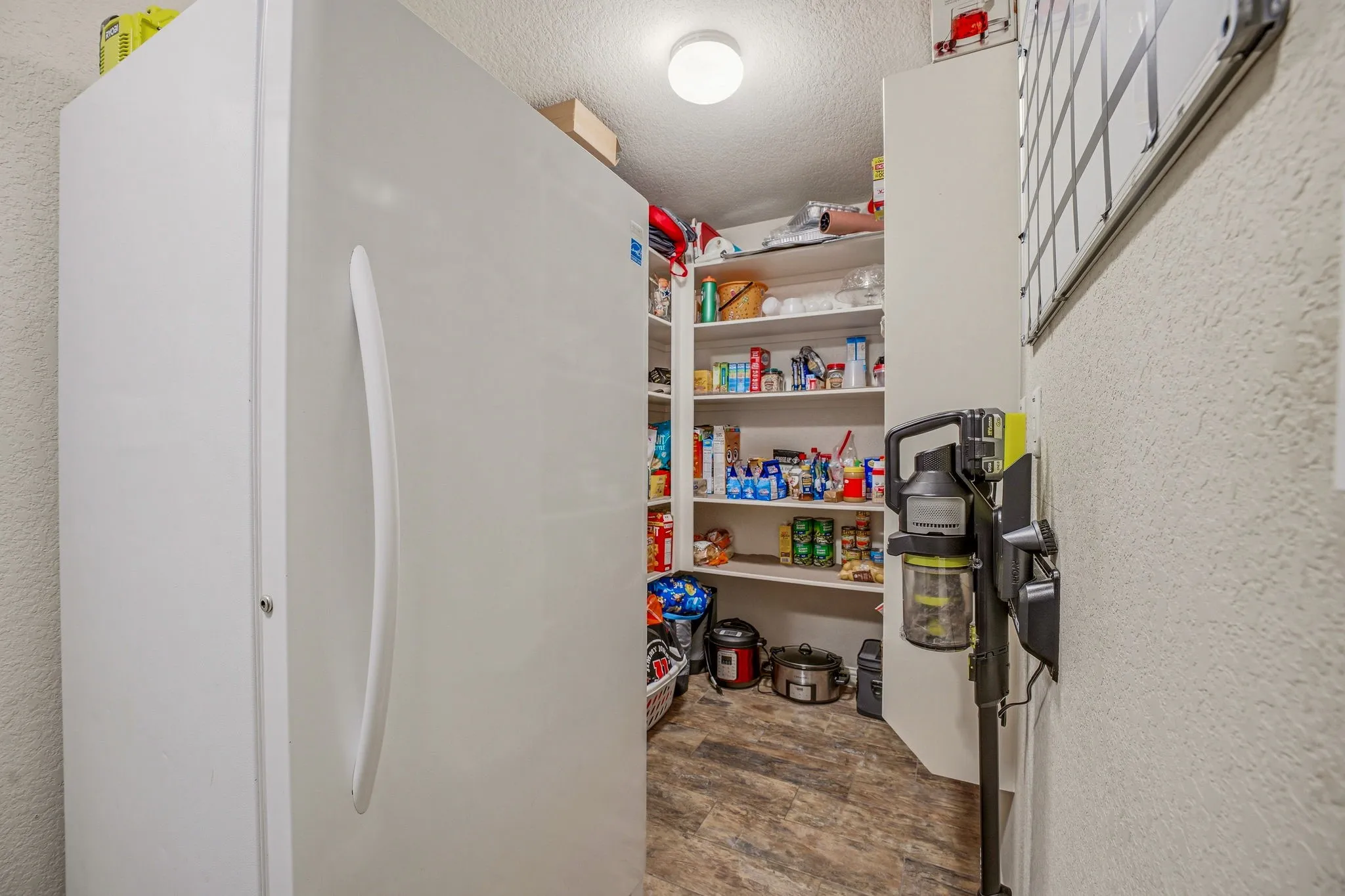 Single Family Residence For Sale in Hood County , 123 Donna Circle, Granbury, Texas 76049, 3 Bedroom, 2 Bathroom, 2 Garage spaces, 1,810 Sqft, built in 2017, mls#21277899, Real Estate Agent in Granbury, Homes For Sale in Hood county, Homes For Sale in Granbury, Realtor in Granbury Texas, Real Estate Brokerage Independent Realty Texas, Luminita Cordes Realtor
