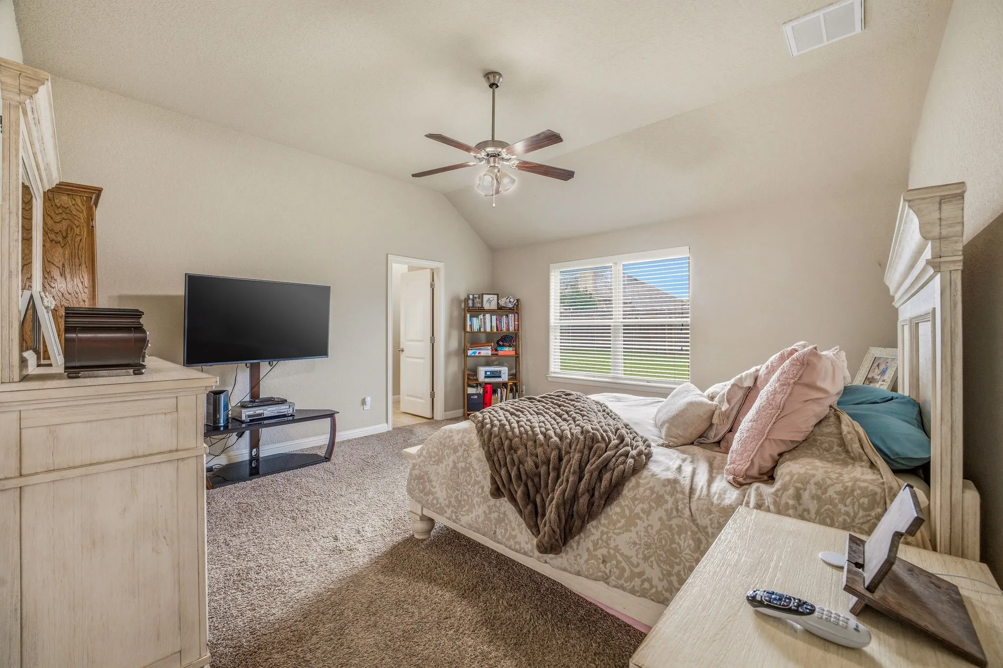 Single Family Residence For Sale in Hood County , 123 Donna Circle, Granbury, Texas 76049, 3 Bedroom, 2 Bathroom, 2 Garage spaces, 1,810 Sqft, built in 2017, mls#21277899, Real Estate Agent in Granbury, Homes For Sale in Hood county, Homes For Sale in Granbury, Realtor in Granbury Texas, Real Estate Brokerage Independent Realty Texas, Luminita Cordes Realtor