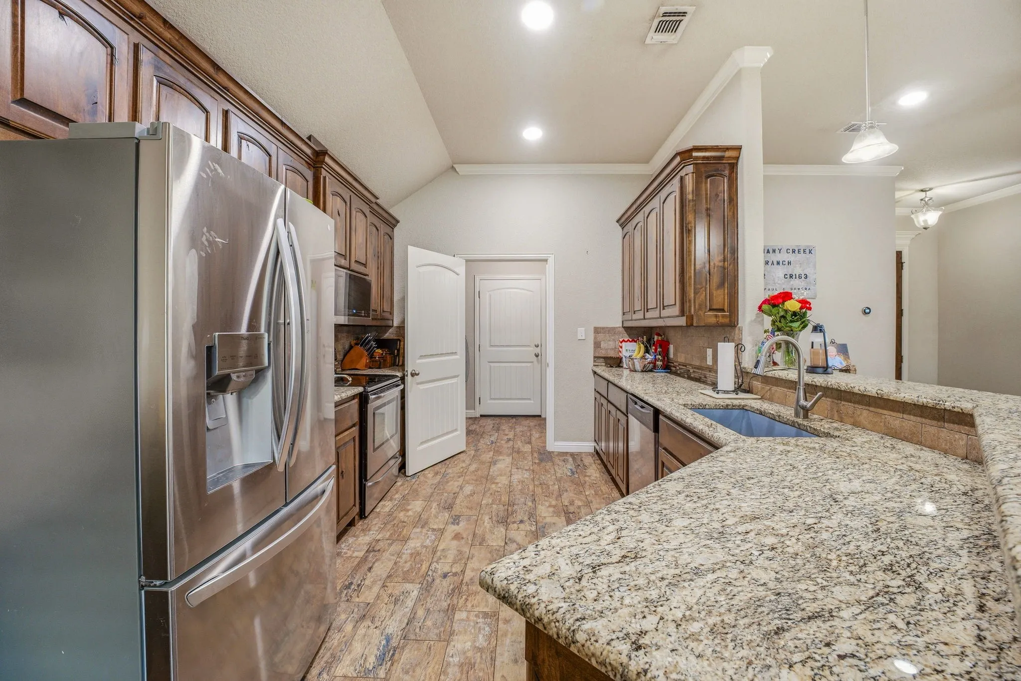 Single Family Residence For Sale in Hood County , 123 Donna Circle, Granbury, Texas 76049, 3 Bedroom, 2 Bathroom, 2 Garage spaces, 1,810 Sqft, built in 2017, mls#21277899, Real Estate Agent in Granbury, Homes For Sale in Hood county, Homes For Sale in Granbury, Realtor in Granbury Texas, Real Estate Brokerage Independent Realty Texas, Luminita Cordes Realtor