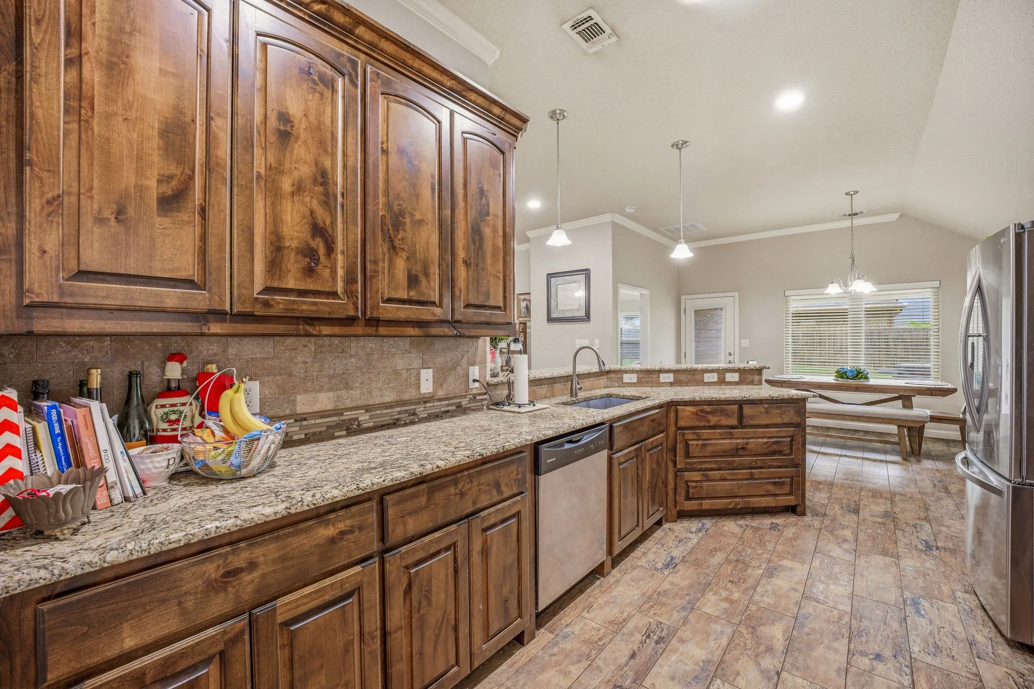 Single Family Residence For Sale in Hood County , 123 Donna Circle, Granbury, Texas 76049, 3 Bedroom, 2 Bathroom, 2 Garage spaces, 1,810 Sqft, built in 2017, mls#21277899, Real Estate Agent in Granbury, Homes For Sale in Hood county, Homes For Sale in Granbury, Realtor in Granbury Texas, Real Estate Brokerage Independent Realty Texas, Luminita Cordes Realtor