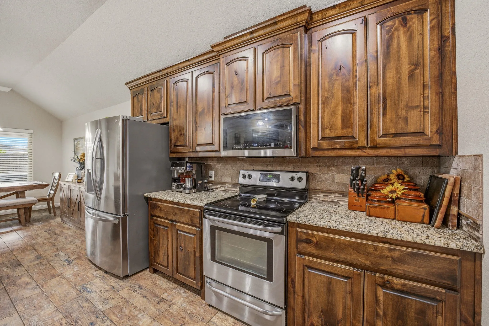 Single Family Residence For Sale in Hood County , 123 Donna Circle, Granbury, Texas 76049, 3 Bedroom, 2 Bathroom, 2 Garage spaces, 1,810 Sqft, built in 2017, mls#21277899, Real Estate Agent in Granbury, Homes For Sale in Hood county, Homes For Sale in Granbury, Realtor in Granbury Texas, Real Estate Brokerage Independent Realty Texas, Luminita Cordes Realtor