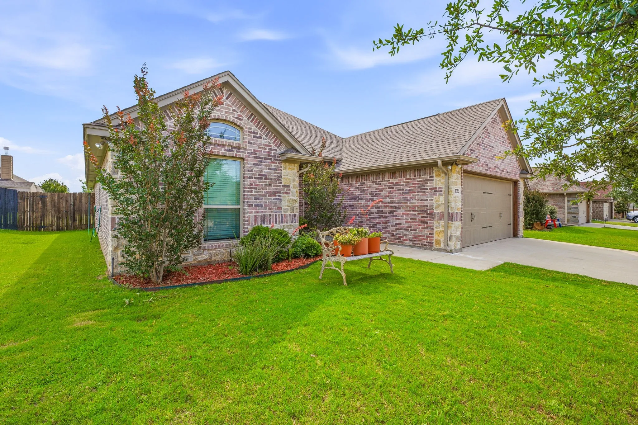 Single Family Residence For Sale in Hood County , 123 Donna Circle, Granbury, Texas 76049, 3 Bedroom, 2 Bathroom, 2 Garage spaces, 1,810 Sqft, built in 2017, mls#21277899, Real Estate Agent in Granbury, Homes For Sale in Hood county, Homes For Sale in Granbury, Realtor in Granbury Texas, Real Estate Brokerage Independent Realty Texas, Luminita Cordes Realtor