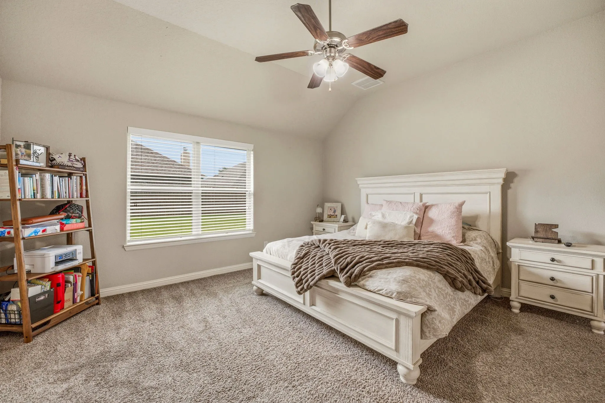 Single Family Residence For Sale in Hood County , 123 Donna Circle, Granbury, Texas 76049, 3 Bedroom, 2 Bathroom, 2 Garage spaces, 1,810 Sqft, built in 2017, mls#21277899, Real Estate Agent in Granbury, Homes For Sale in Hood county, Homes For Sale in Granbury, Realtor in Granbury Texas, Real Estate Brokerage Independent Realty Texas, Luminita Cordes Realtor