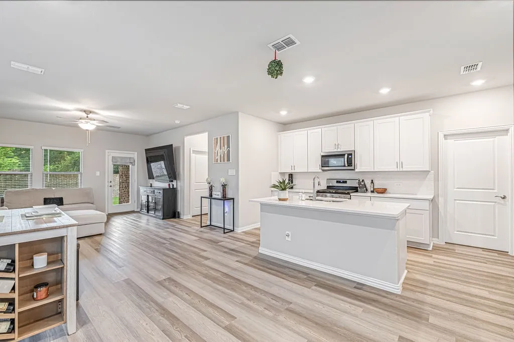 Single Family Residence For Sale in Collin County , 610 Melody Hill Drive, Princeton, Texas 75071, 4 Bedroom, 3 Bathroom, 2 Garage spaces, 2,359 Sqft, built in 2024, mls#21278193, Real Estate Agent in Princeton, Homes For Sale in Collin county, Homes For Sale in Princeton, Realtor in Princeton Texas, Real Estate Brokerage Independent Realty Texas, Luminita Cordes Realtor