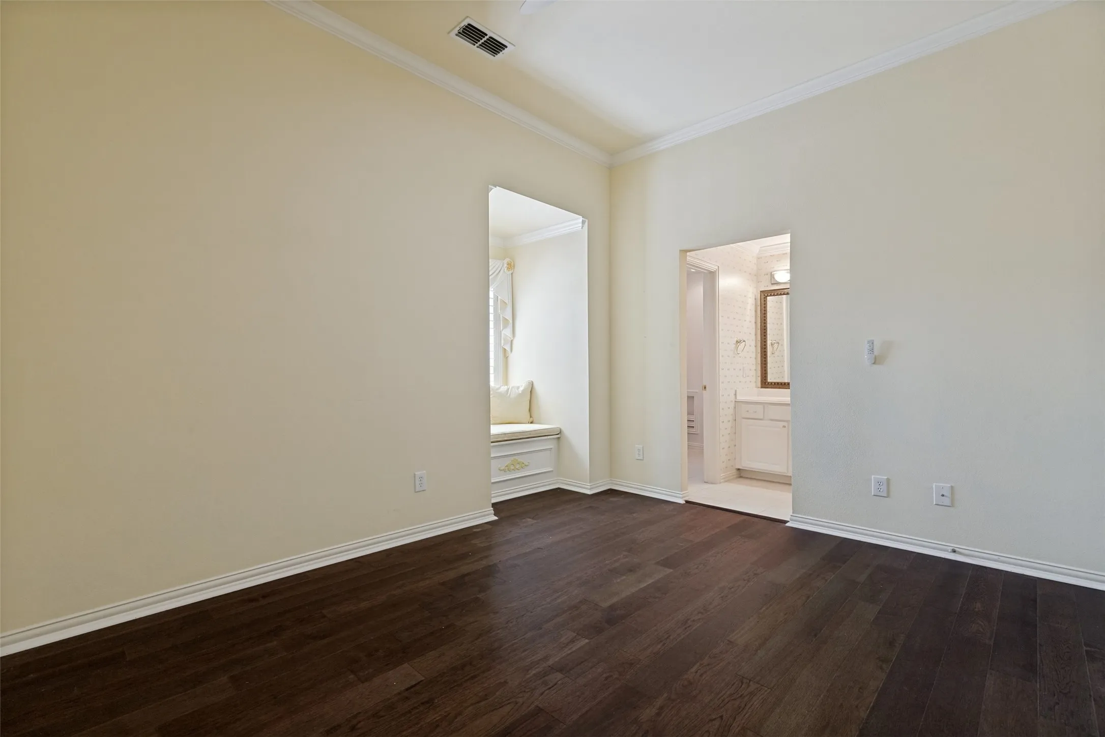 Single Family Residence For Sale in Denton County , 2719 Middleton Drive, Frisco, Texas 75033, 4 Bedroom, 4 Bathroom, 3 Garage spaces, 4,161 Sqft, built in 2000, mls#21272555, Real Estate Agent in Frisco, Homes For Sale in Denton county, Homes For Sale in Frisco, Realtor in Frisco Texas, Real Estate Brokerage Independent Realty Texas, Luminita Cordes Realtor