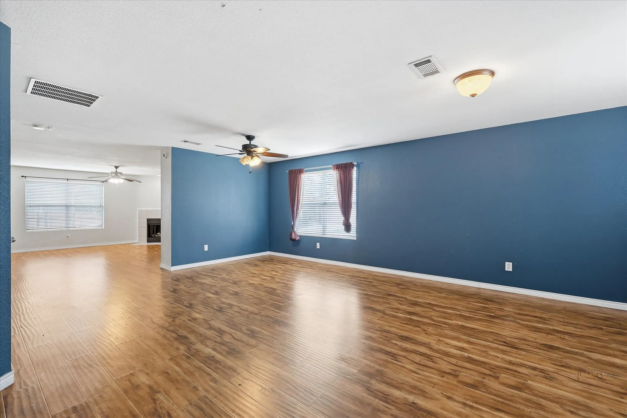 Single Family Residence For Sale in Tarrant County , 4957 Thorn Hollow Drive, Fort Worth, Texas 76244, 3 Bedroom, 3 Bathroom, 2 Garage spaces, 2,956 Sqft, built in 2004, mls#21277371, Real Estate Agent in Fort Worth, Homes For Sale in Tarrant county, Homes For Sale in Fort Worth, Realtor in Fort Worth Texas, Real Estate Brokerage Independent Realty Texas, Luminita Cordes Realtor