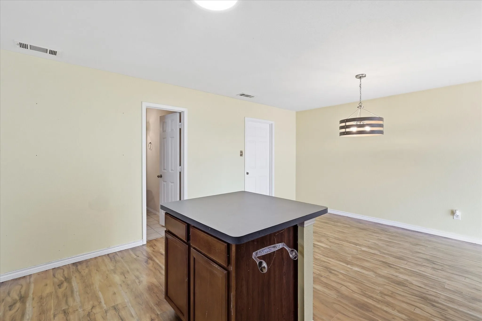 Single Family Residence For Sale in Tarrant County , 4957 Thorn Hollow Drive, Fort Worth, Texas 76244, 3 Bedroom, 3 Bathroom, 2 Garage spaces, 2,956 Sqft, built in 2004, mls#21277371, Real Estate Agent in Fort Worth, Homes For Sale in Tarrant county, Homes For Sale in Fort Worth, Realtor in Fort Worth Texas, Real Estate Brokerage Independent Realty Texas, Luminita Cordes Realtor