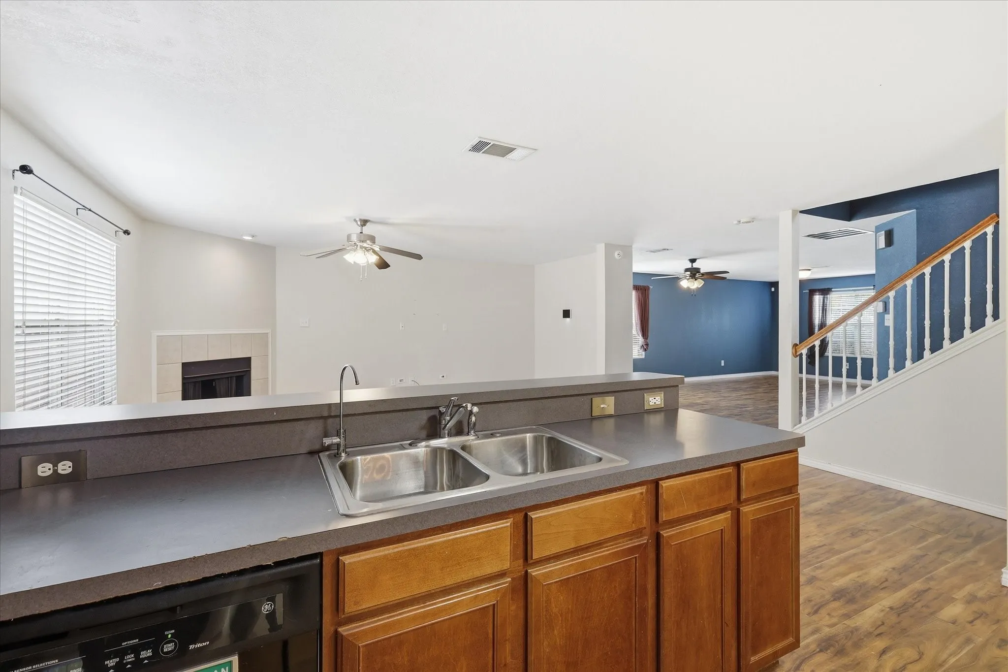 Single Family Residence For Sale in Tarrant County , 4957 Thorn Hollow Drive, Fort Worth, Texas 76244, 3 Bedroom, 3 Bathroom, 2 Garage spaces, 2,956 Sqft, built in 2004, mls#21277371, Real Estate Agent in Fort Worth, Homes For Sale in Tarrant county, Homes For Sale in Fort Worth, Realtor in Fort Worth Texas, Real Estate Brokerage Independent Realty Texas, Luminita Cordes Realtor
