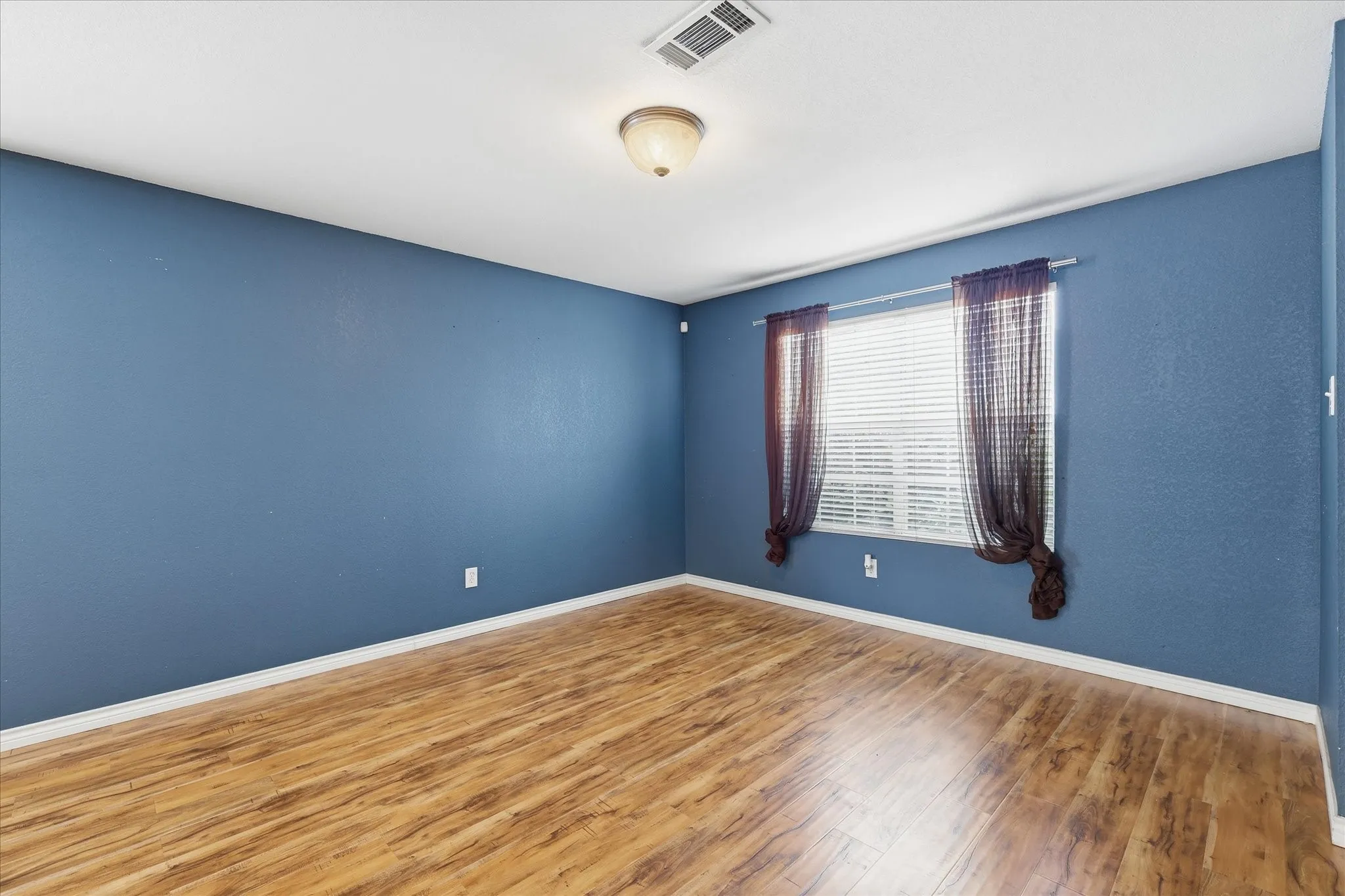 Single Family Residence For Sale in Tarrant County , 4957 Thorn Hollow Drive, Fort Worth, Texas 76244, 3 Bedroom, 3 Bathroom, 2 Garage spaces, 2,956 Sqft, built in 2004, mls#21277371, Real Estate Agent in Fort Worth, Homes For Sale in Tarrant county, Homes For Sale in Fort Worth, Realtor in Fort Worth Texas, Real Estate Brokerage Independent Realty Texas, Luminita Cordes Realtor