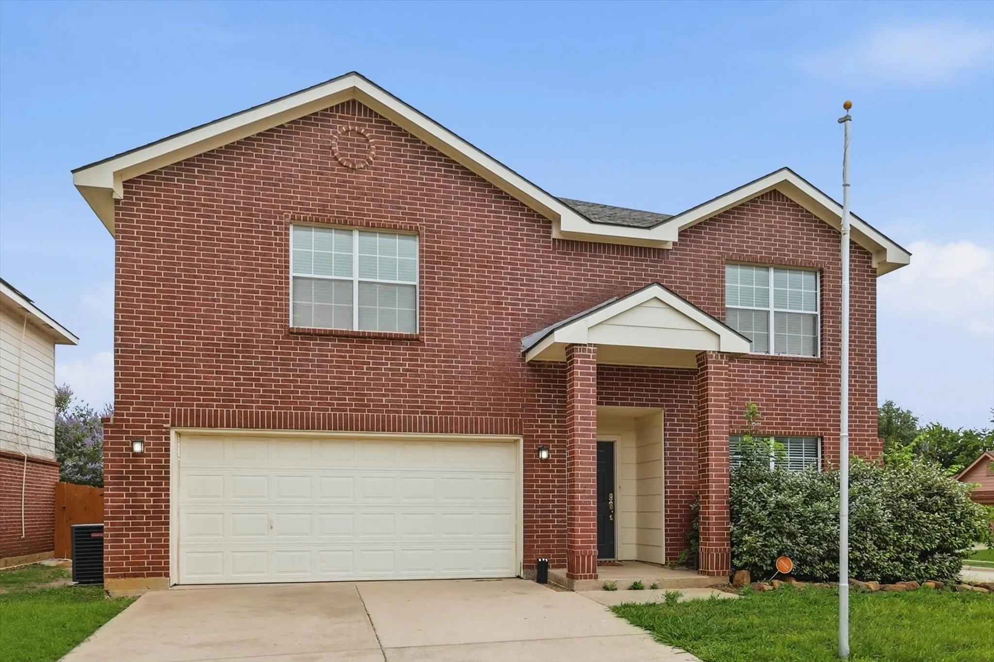Single Family Residence For Sale in Tarrant County , 4957 Thorn Hollow Drive, Fort Worth, Texas 76244, 3 Bedroom, 3 Bathroom, 2 Garage spaces, 2,956 Sqft, built in 2004, mls#21277371, Real Estate Agent in Fort Worth, Homes For Sale in Tarrant county, Homes For Sale in Fort Worth, Realtor in Fort Worth Texas, Real Estate Brokerage Independent Realty Texas, Luminita Cordes Realtor