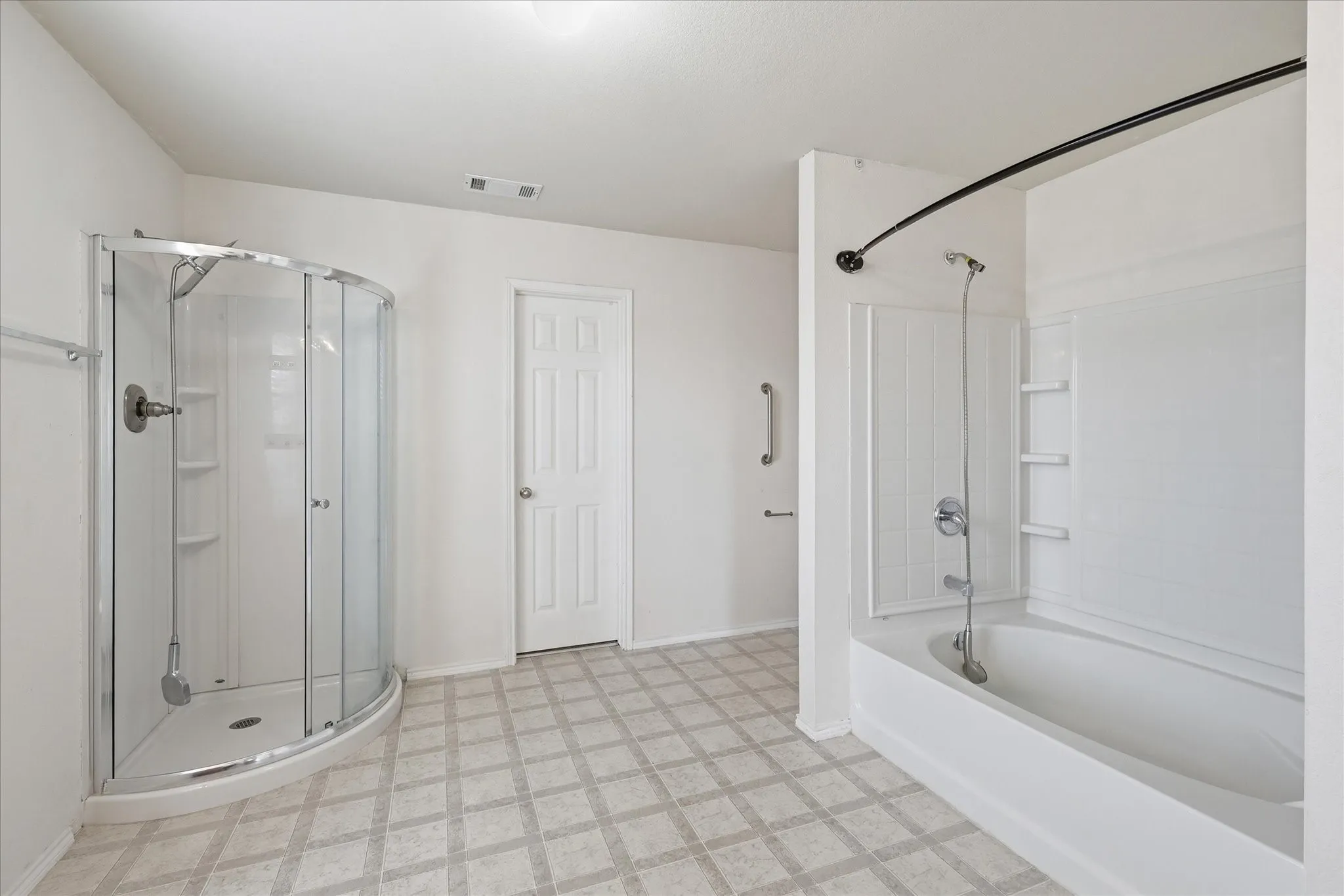 Single Family Residence For Sale in Tarrant County , 4957 Thorn Hollow Drive, Fort Worth, Texas 76244, 3 Bedroom, 3 Bathroom, 2 Garage spaces, 2,956 Sqft, built in 2004, mls#21277371, Real Estate Agent in Fort Worth, Homes For Sale in Tarrant county, Homes For Sale in Fort Worth, Realtor in Fort Worth Texas, Real Estate Brokerage Independent Realty Texas, Luminita Cordes Realtor