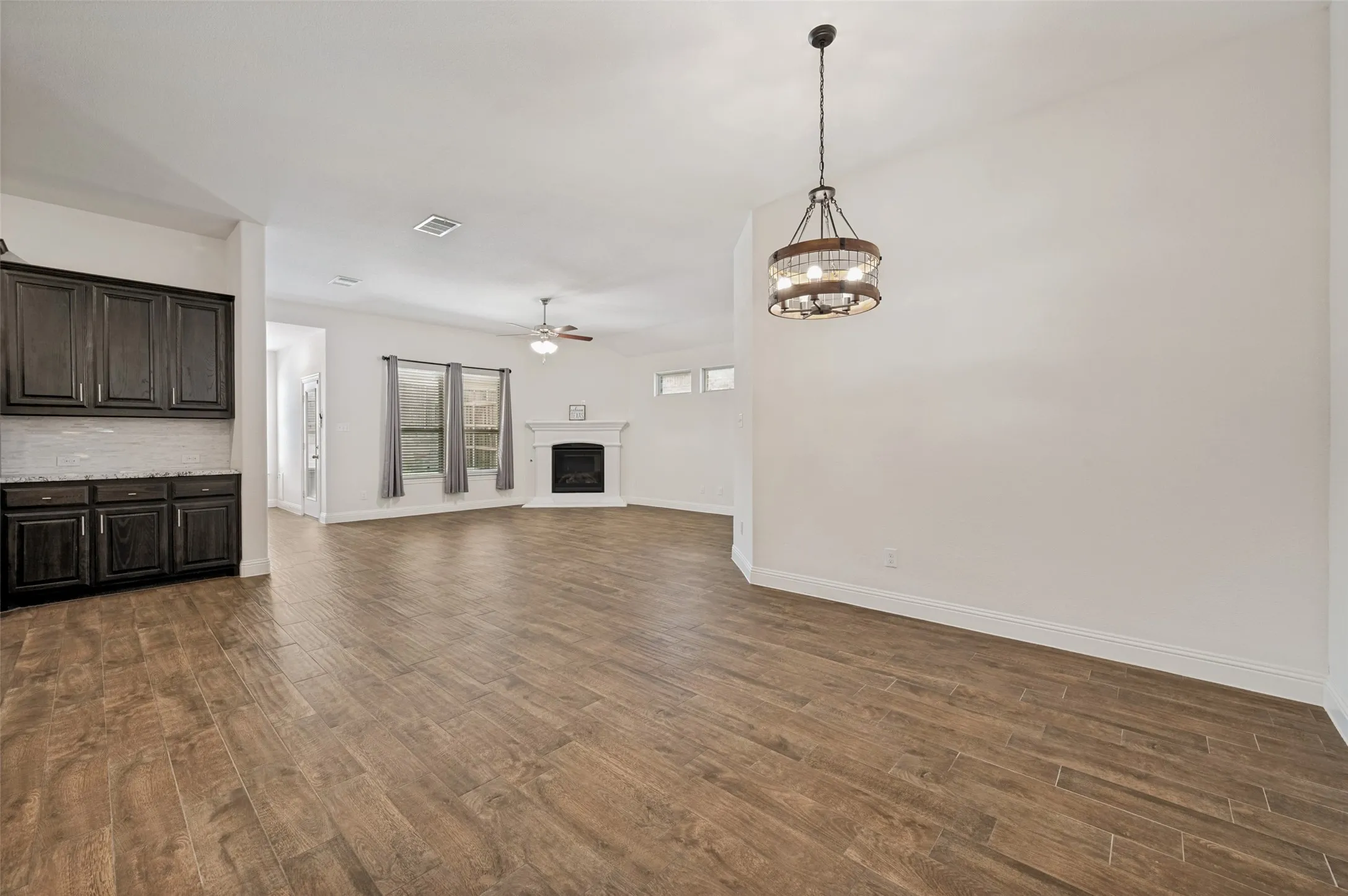 Single Family Residence For Sale in Collin County , 2929 Crossbow Lane, Celina, Texas 75009, 4 Bedroom, 3 Bathroom, 3 Garage spaces, 2,825 Sqft, built in 2019, mls#21273415, Real Estate Agent in Celina, Homes For Sale in Collin county, Homes For Sale in Celina, Realtor in Celina Texas, Real Estate Brokerage Independent Realty Texas, Luminita Cordes Realtor