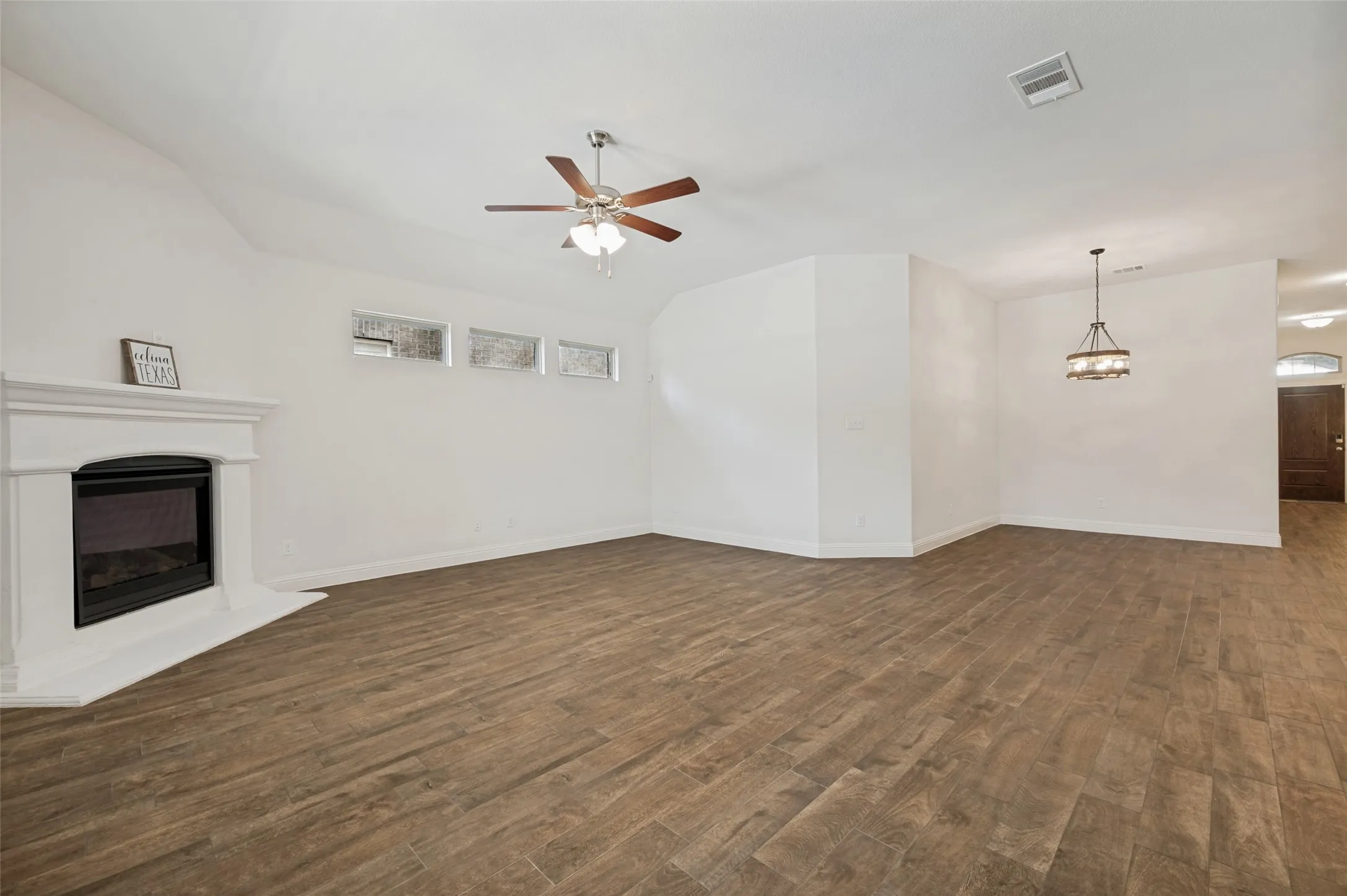 Living room & dinette area