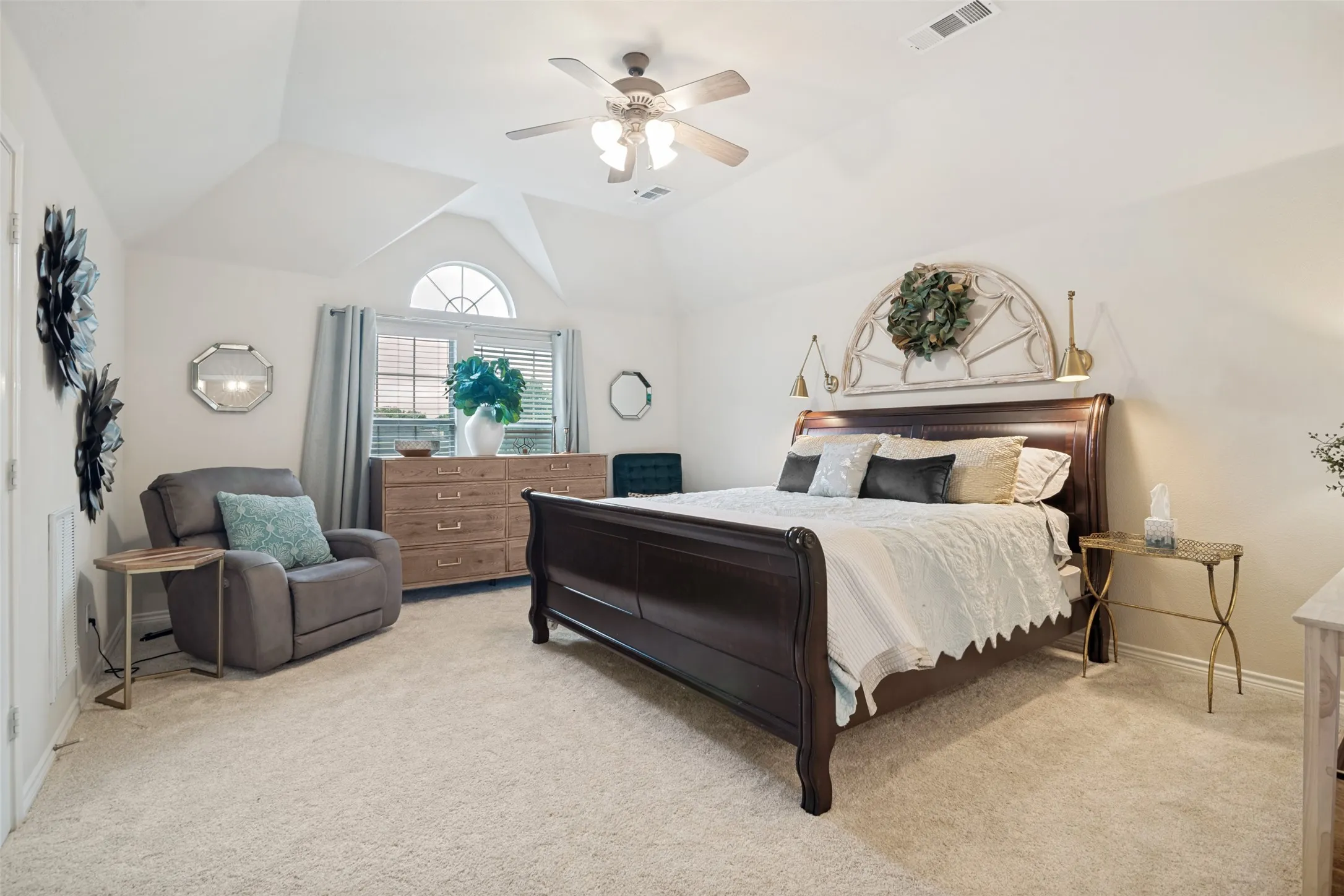 Single Family Residence For Sale in Dallas County , 10413 Broadmoor Lane, Rowlett, Texas 75089, 4 Bedroom, 4 Bathroom, 3 Garage spaces, 3,188 Sqft, built in 2003, mls#21277112, Real Estate Agent in Rowlett, Homes For Sale in Dallas county, Homes For Sale in Rowlett, Realtor in Rowlett Texas, Real Estate Brokerage Independent Realty Texas, Luminita Cordes Realtor