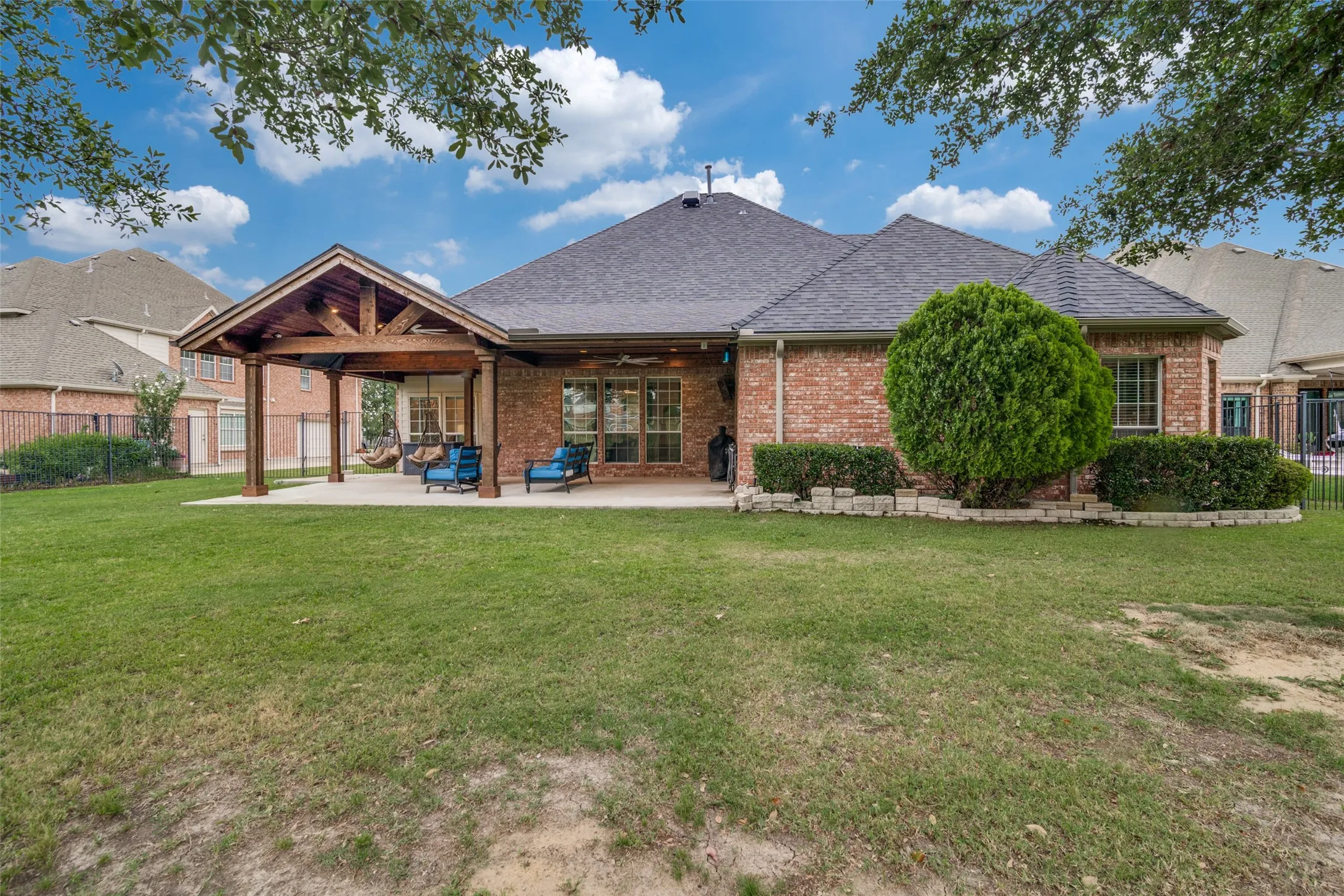 Single Family Residence For Sale in Dallas County , 10413 Broadmoor Lane, Rowlett, Texas 75089, 4 Bedroom, 4 Bathroom, 3 Garage spaces, 3,188 Sqft, built in 2003, mls#21277112, Real Estate Agent in Rowlett, Homes For Sale in Dallas county, Homes For Sale in Rowlett, Realtor in Rowlett Texas, Real Estate Brokerage Independent Realty Texas, Luminita Cordes Realtor
