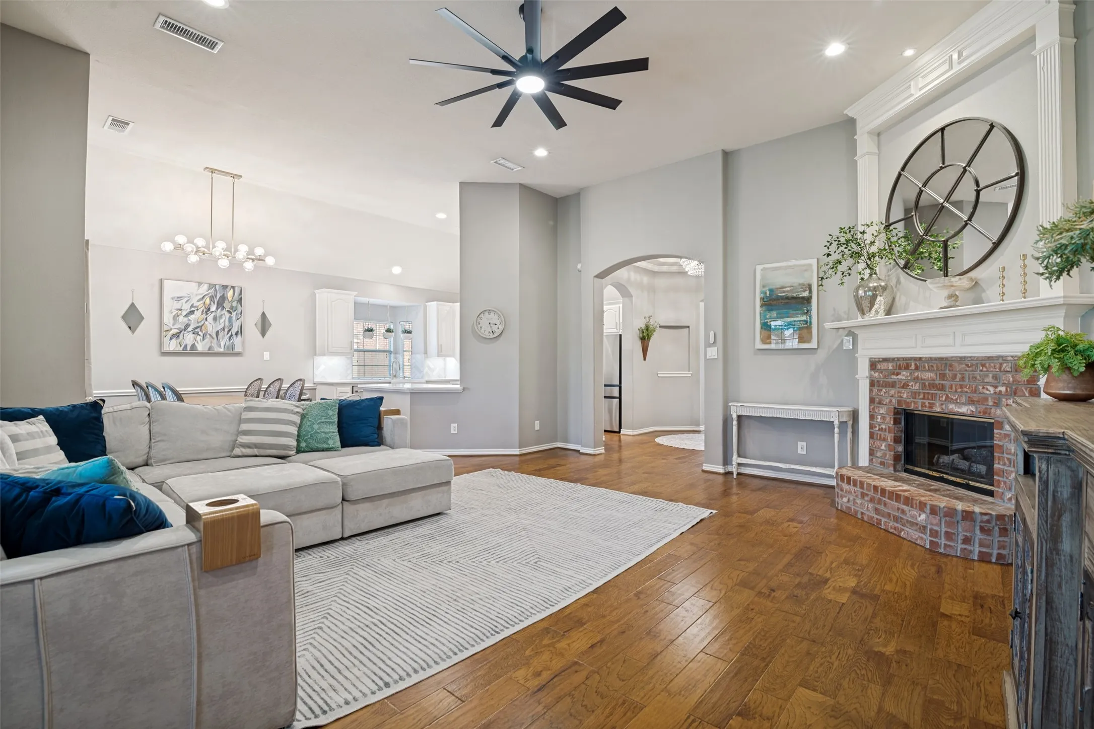 Single Family Residence For Sale in Dallas County , 10413 Broadmoor Lane, Rowlett, Texas 75089, 4 Bedroom, 4 Bathroom, 3 Garage spaces, 3,188 Sqft, built in 2003, mls#21277112, Real Estate Agent in Rowlett, Homes For Sale in Dallas county, Homes For Sale in Rowlett, Realtor in Rowlett Texas, Real Estate Brokerage Independent Realty Texas, Luminita Cordes Realtor