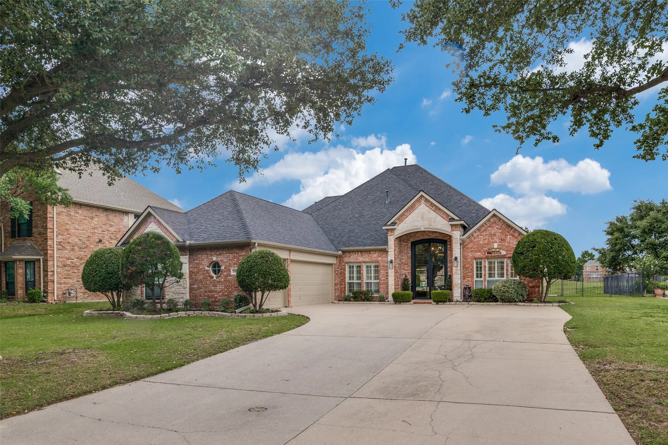 Single Family Residence For Sale in Dallas County , 10413 Broadmoor Lane, Rowlett, Texas 75089, 4 Bedroom, 4 Bathroom, 3 Garage spaces, 3,188 Sqft, built in 2003, mls#21277112, Real Estate Agent in Rowlett, Homes For Sale in Dallas county, Homes For Sale in Rowlett, Realtor in Rowlett Texas, Real Estate Brokerage Independent Realty Texas, Luminita Cordes Realtor