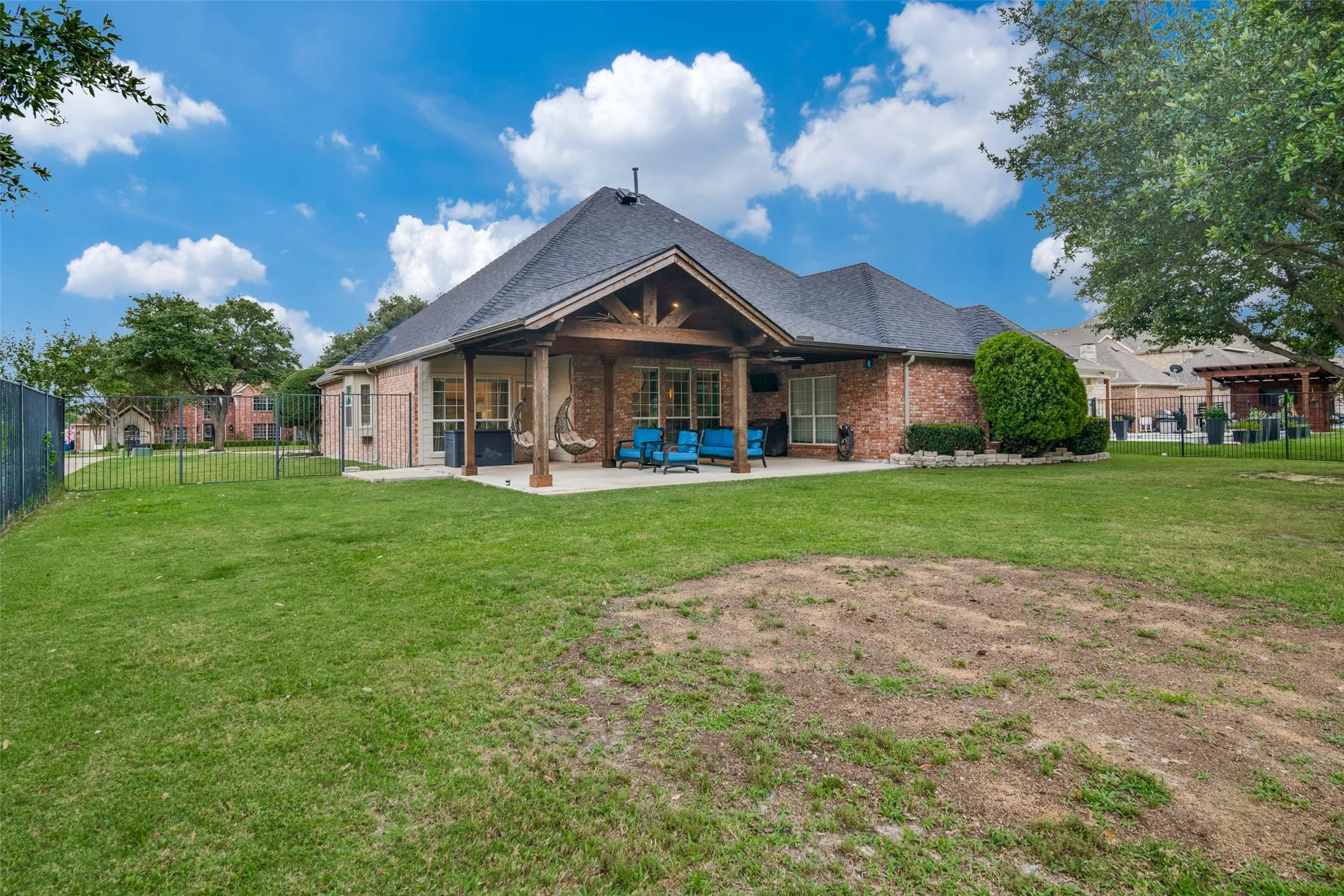 Single Family Residence For Sale in Dallas County , 10413 Broadmoor Lane, Rowlett, Texas 75089, 4 Bedroom, 4 Bathroom, 3 Garage spaces, 3,188 Sqft, built in 2003, mls#21277112, Real Estate Agent in Rowlett, Homes For Sale in Dallas county, Homes For Sale in Rowlett, Realtor in Rowlett Texas, Real Estate Brokerage Independent Realty Texas, Luminita Cordes Realtor
