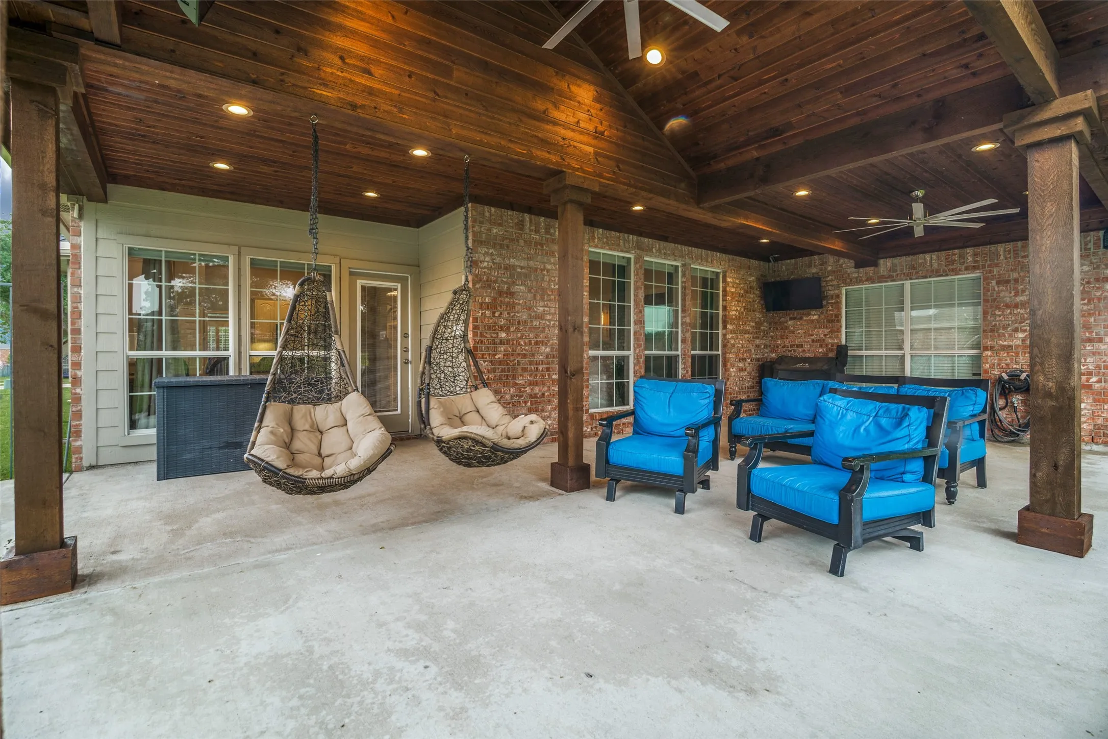 Single Family Residence For Sale in Dallas County , 10413 Broadmoor Lane, Rowlett, Texas 75089, 4 Bedroom, 4 Bathroom, 3 Garage spaces, 3,188 Sqft, built in 2003, mls#21277112, Real Estate Agent in Rowlett, Homes For Sale in Dallas county, Homes For Sale in Rowlett, Realtor in Rowlett Texas, Real Estate Brokerage Independent Realty Texas, Luminita Cordes Realtor