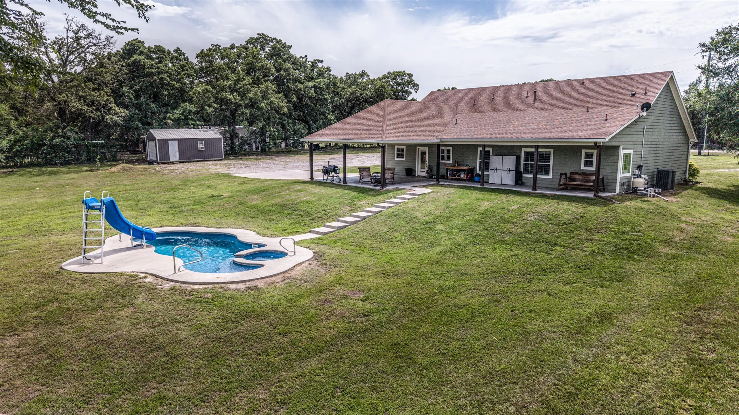 Single Family Residence For Sale in Hunt County , 5775 Fm 2947, Quinlan, Texas 75474, 4 Bedroom, 3 Bathroom, Garage spaces, 2,088 Sqft, built in 2020, mls#21272548, Real Estate Agent in Quinlan, Homes For Sale in Hunt county, Homes For Sale in Quinlan, Realtor in Quinlan Texas, Real Estate Brokerage Independent Realty Texas, Luminita Cordes Realtor