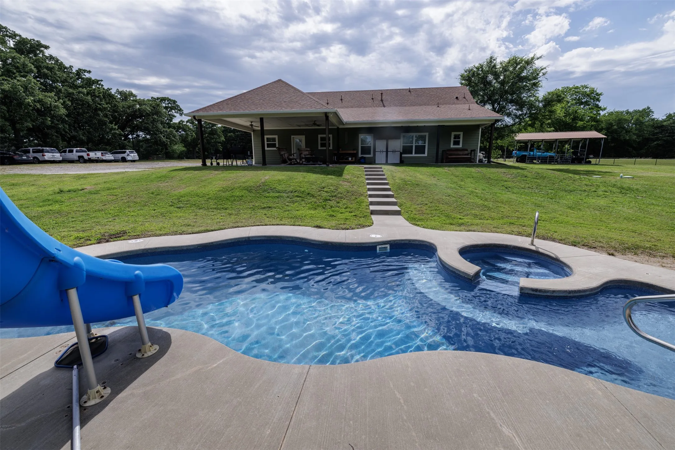 Single Family Residence For Sale in Hunt County , 5775 Fm 2947, Quinlan, Texas 75474, 4 Bedroom, 3 Bathroom, Garage spaces, 2,088 Sqft, built in 2020, mls#21272548, Real Estate Agent in Quinlan, Homes For Sale in Hunt county, Homes For Sale in Quinlan, Realtor in Quinlan Texas, Real Estate Brokerage Independent Realty Texas, Luminita Cordes Realtor