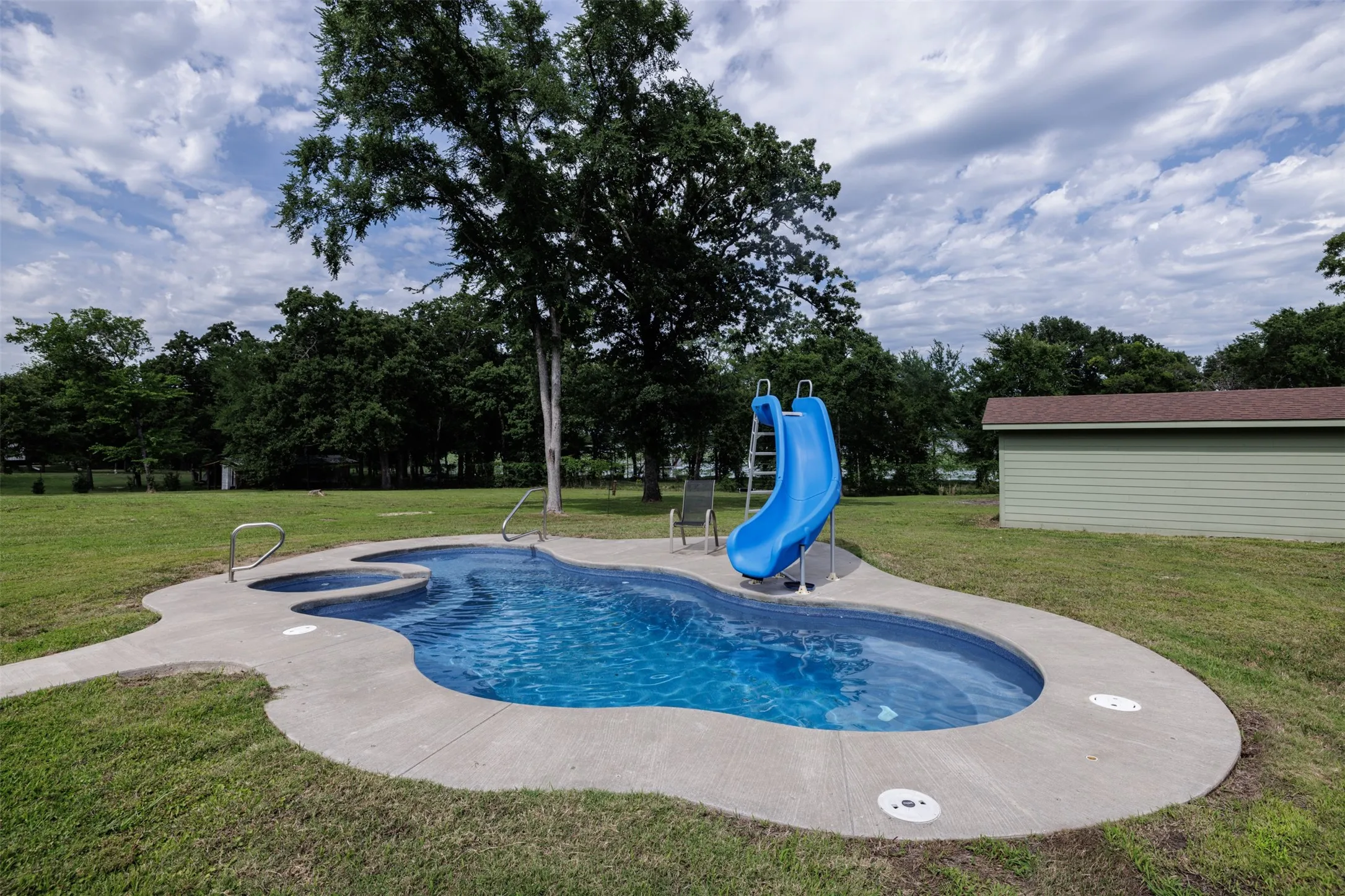 Single Family Residence For Sale in Hunt County , 5775 Fm 2947, Quinlan, Texas 75474, 4 Bedroom, 3 Bathroom, Garage spaces, 2,088 Sqft, built in 2020, mls#21272548, Real Estate Agent in Quinlan, Homes For Sale in Hunt county, Homes For Sale in Quinlan, Realtor in Quinlan Texas, Real Estate Brokerage Independent Realty Texas, Luminita Cordes Realtor