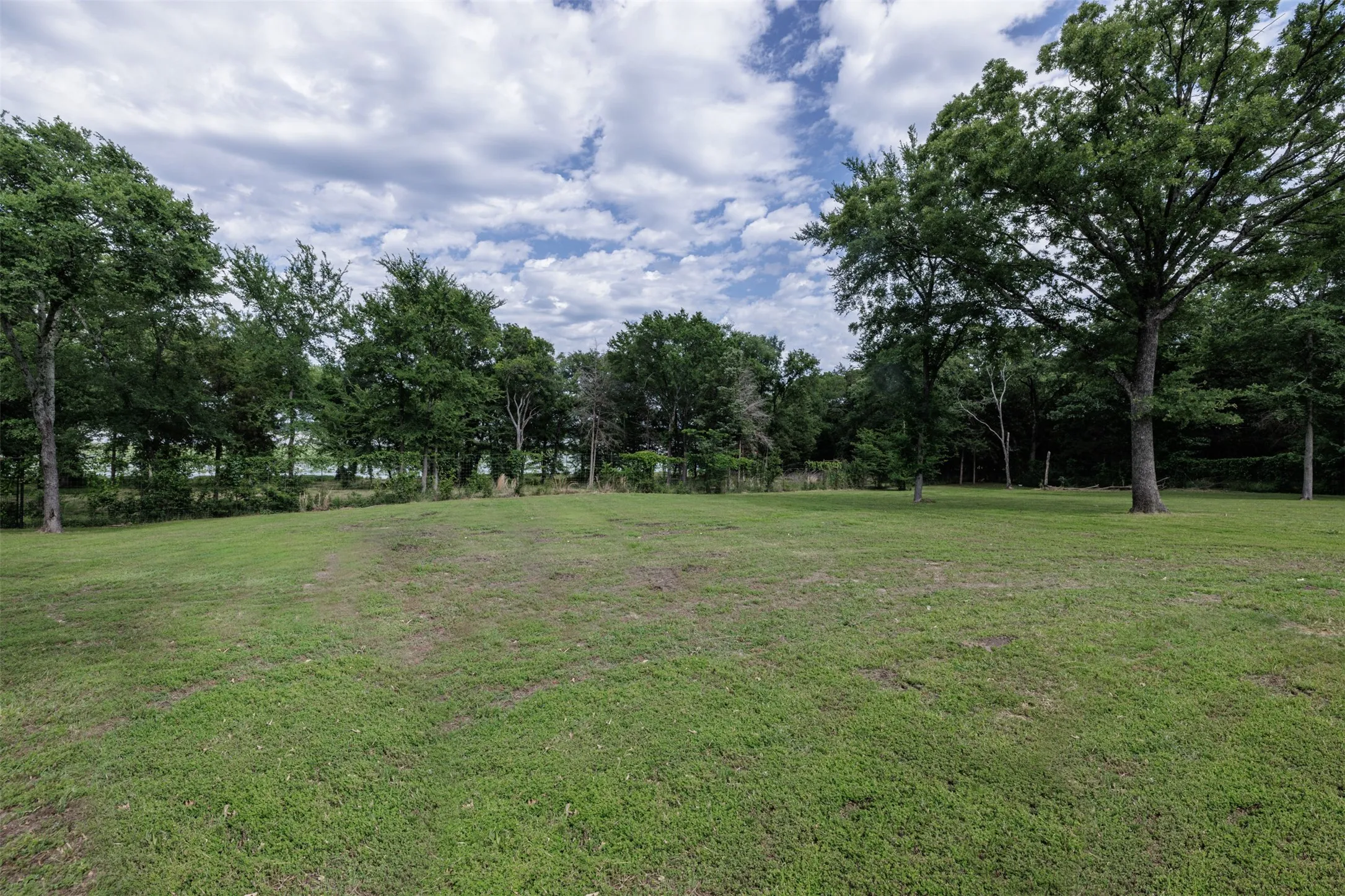 Single Family Residence For Sale in Hunt County , 5775 Fm 2947, Quinlan, Texas 75474, 4 Bedroom, 3 Bathroom, Garage spaces, 2,088 Sqft, built in 2020, mls#21272548, Real Estate Agent in Quinlan, Homes For Sale in Hunt county, Homes For Sale in Quinlan, Realtor in Quinlan Texas, Real Estate Brokerage Independent Realty Texas, Luminita Cordes Realtor