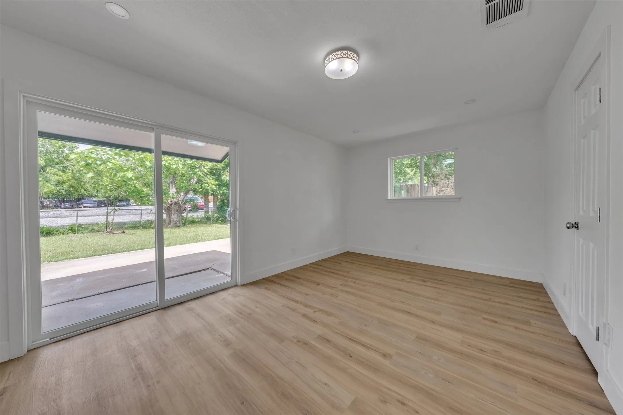 Single Family Residence For Sale in Tarrant County , 3265 Earle Drive, Haltom City, Texas 76117, 3 Bedroom, 2 Bathroom, Garage spaces, 1,617 Sqft, built in 1964, mls#21269199, Real Estate Agent in Haltom City, Homes For Sale in Tarrant county, Homes For Sale in Haltom City, Realtor in Haltom City Texas, Real Estate Brokerage Independent Realty Texas, Luminita Cordes Realtor