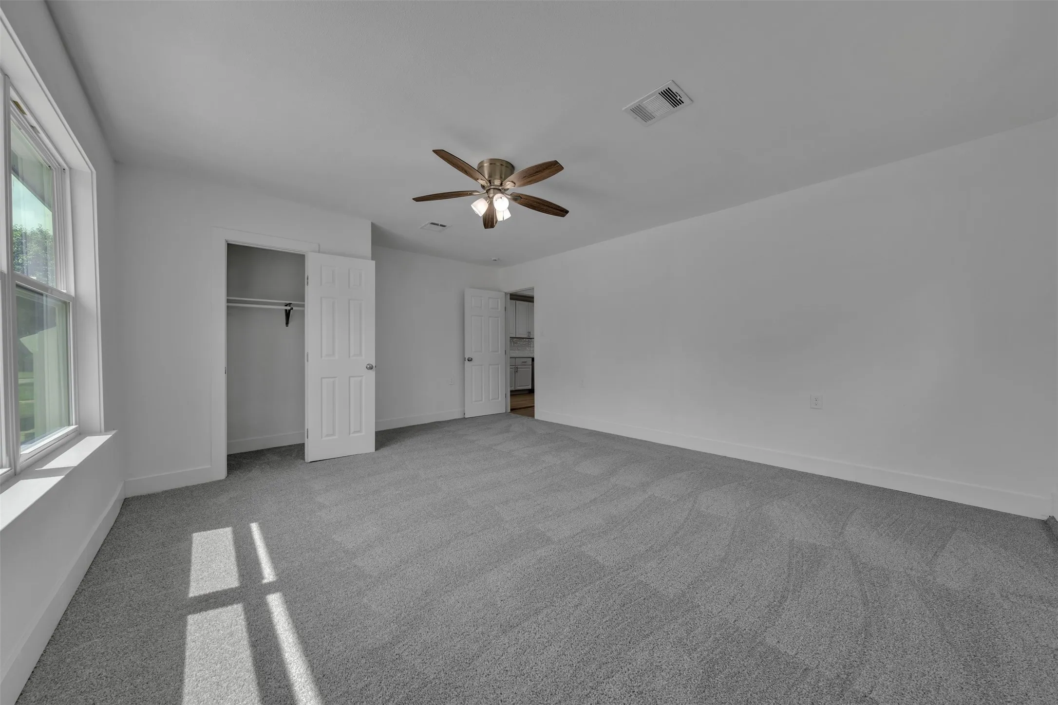 Single Family Residence For Sale in Tarrant County , 3265 Earle Drive, Haltom City, Texas 76117, 3 Bedroom, 2 Bathroom, Garage spaces, 1,617 Sqft, built in 1964, mls#21269199, Real Estate Agent in Haltom City, Homes For Sale in Tarrant county, Homes For Sale in Haltom City, Realtor in Haltom City Texas, Real Estate Brokerage Independent Realty Texas, Luminita Cordes Realtor