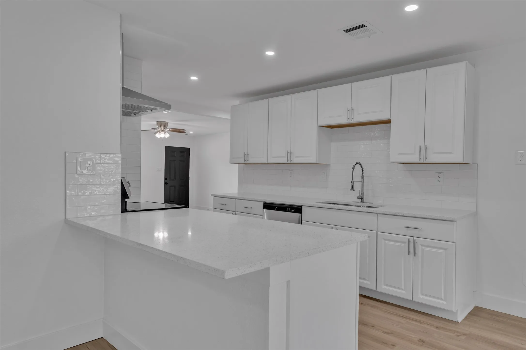 Single Family Residence For Sale in Tarrant County , 3265 Earle Drive, Haltom City, Texas 76117, 3 Bedroom, 2 Bathroom, Garage spaces, 1,617 Sqft, built in 1964, mls#21269199, Real Estate Agent in Haltom City, Homes For Sale in Tarrant county, Homes For Sale in Haltom City, Realtor in Haltom City Texas, Real Estate Brokerage Independent Realty Texas, Luminita Cordes Realtor