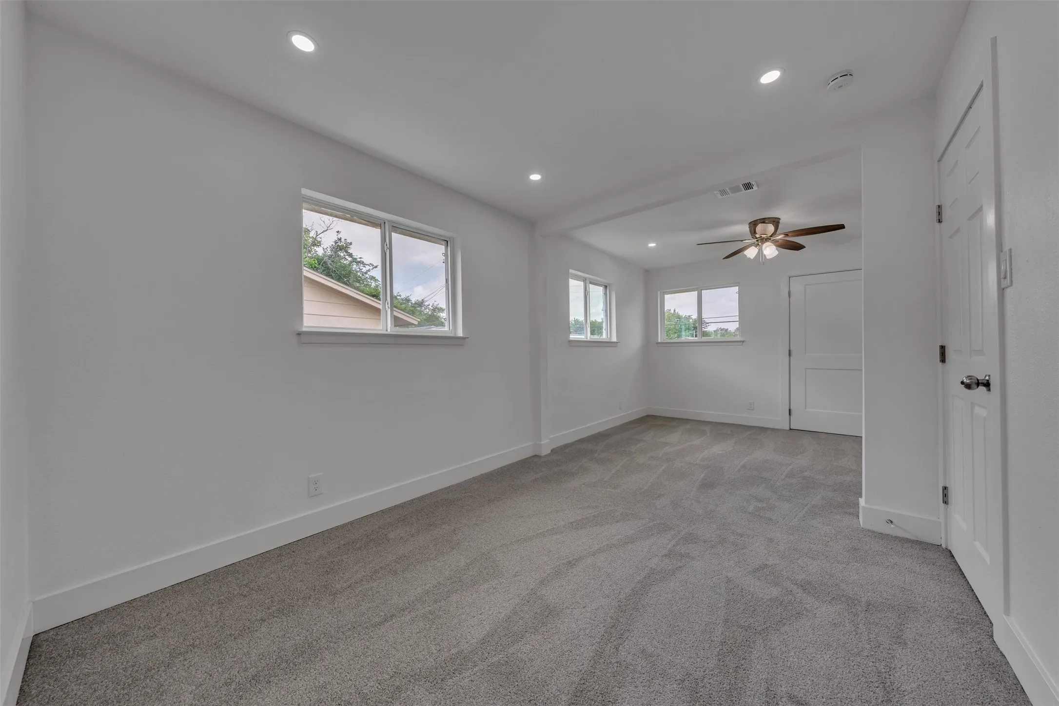 Single Family Residence For Sale in Tarrant County , 3265 Earle Drive, Haltom City, Texas 76117, 3 Bedroom, 2 Bathroom, Garage spaces, 1,617 Sqft, built in 1964, mls#21269199, Real Estate Agent in Haltom City, Homes For Sale in Tarrant county, Homes For Sale in Haltom City, Realtor in Haltom City Texas, Real Estate Brokerage Independent Realty Texas, Luminita Cordes Realtor