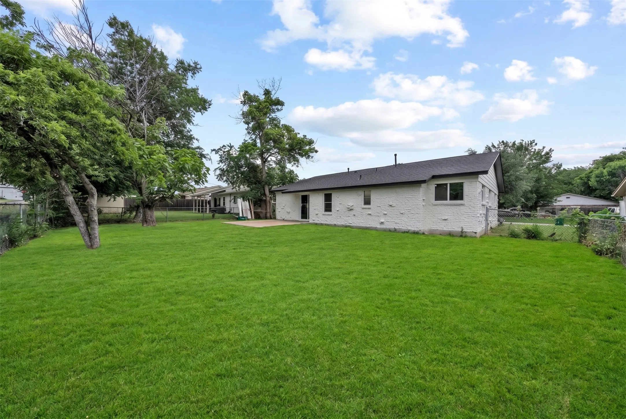Single Family Residence For Sale in Tarrant County , 3265 Earle Drive, Haltom City, Texas 76117, 3 Bedroom, 2 Bathroom, Garage spaces, 1,617 Sqft, built in 1964, mls#21269199, Real Estate Agent in Haltom City, Homes For Sale in Tarrant county, Homes For Sale in Haltom City, Realtor in Haltom City Texas, Real Estate Brokerage Independent Realty Texas, Luminita Cordes Realtor