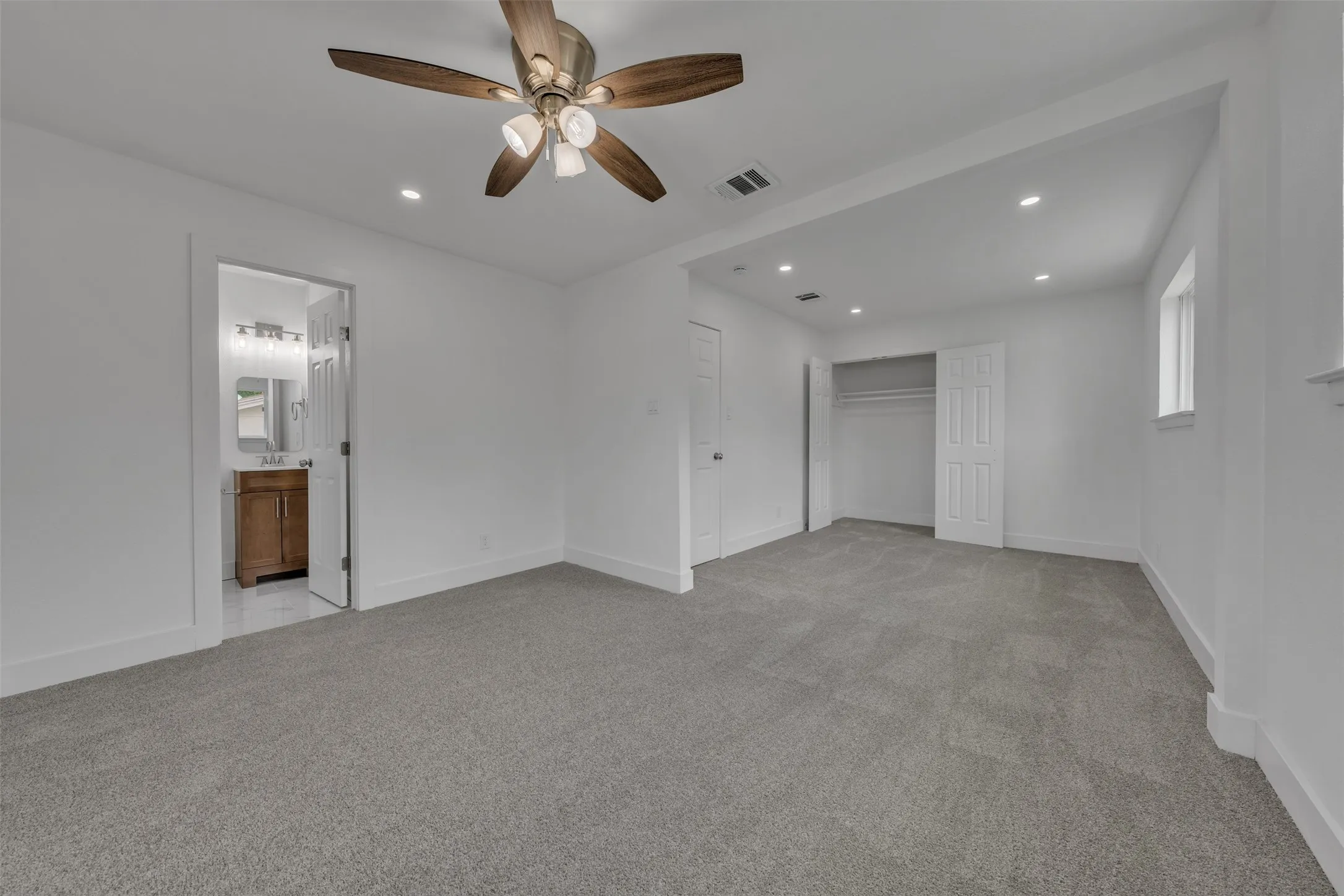 Single Family Residence For Sale in Tarrant County , 3265 Earle Drive, Haltom City, Texas 76117, 3 Bedroom, 2 Bathroom, Garage spaces, 1,617 Sqft, built in 1964, mls#21269199, Real Estate Agent in Haltom City, Homes For Sale in Tarrant county, Homes For Sale in Haltom City, Realtor in Haltom City Texas, Real Estate Brokerage Independent Realty Texas, Luminita Cordes Realtor
