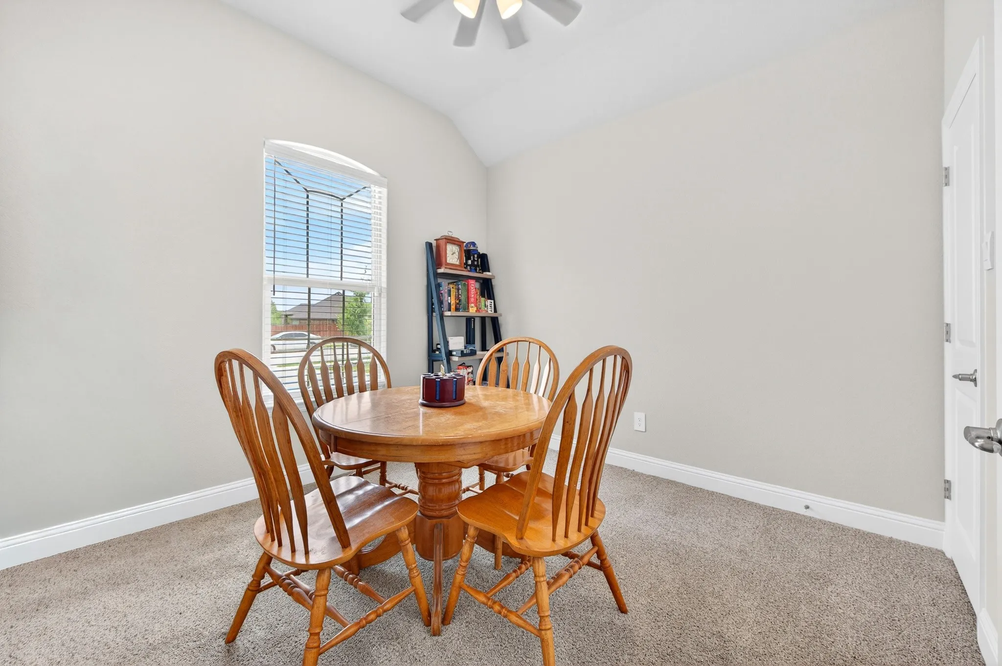 Single Family Residence For Sale in Ellis County , 829 Poppie Lane, Midlothian, Texas 76065, 4 Bedroom, 2 Bathroom, 3 Garage spaces, 2,272 Sqft, built in 2023, mls#21274398, Real Estate Agent in Midlothian, Homes For Sale in Ellis county, Homes For Sale in Midlothian, Realtor in Midlothian Texas, Real Estate Brokerage Independent Realty Texas, Luminita Cordes Realtor